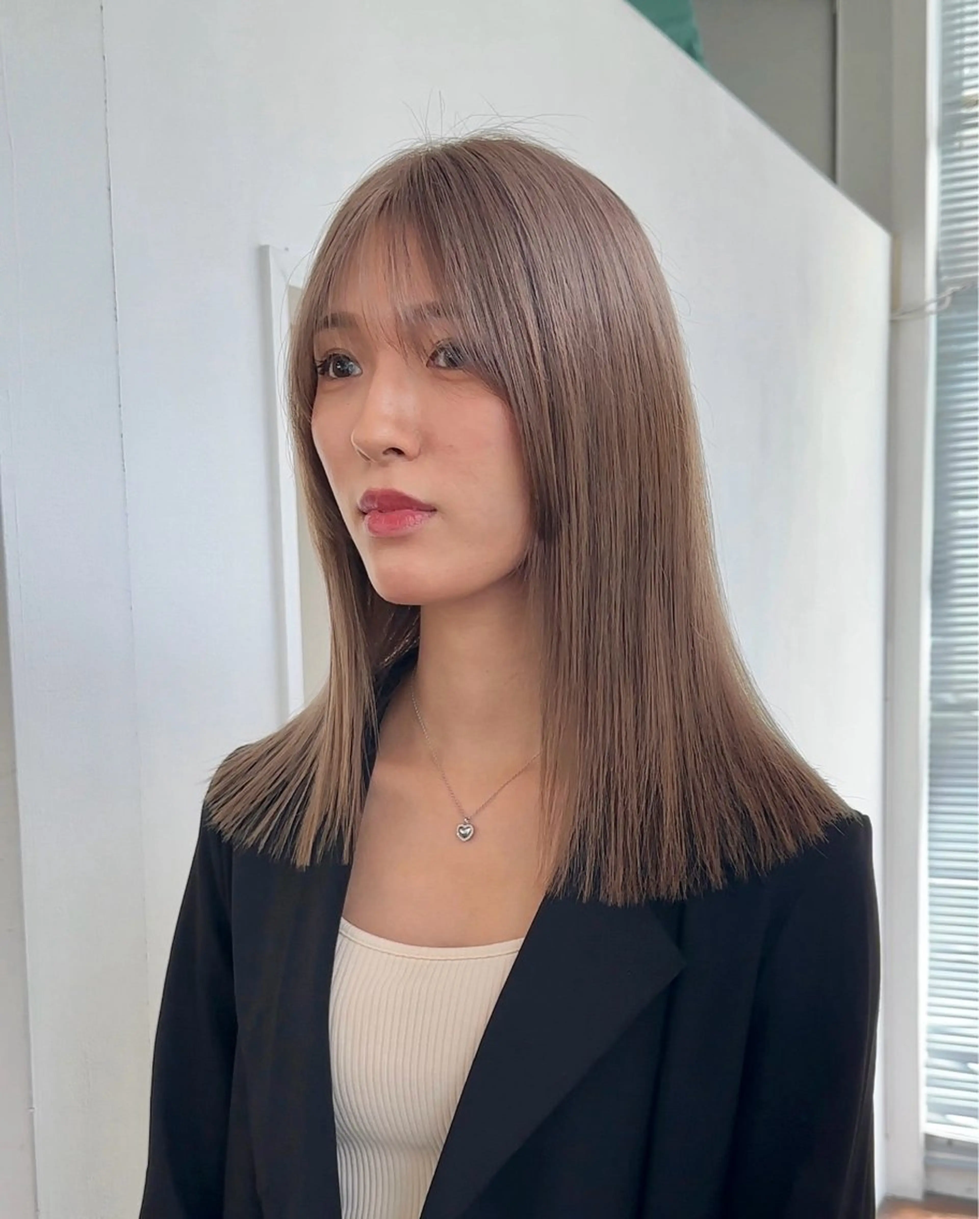 ロング カラー ベージュカラー 磯　亜由香🌼 ブリーチ/ボブカットのヘアスタイル