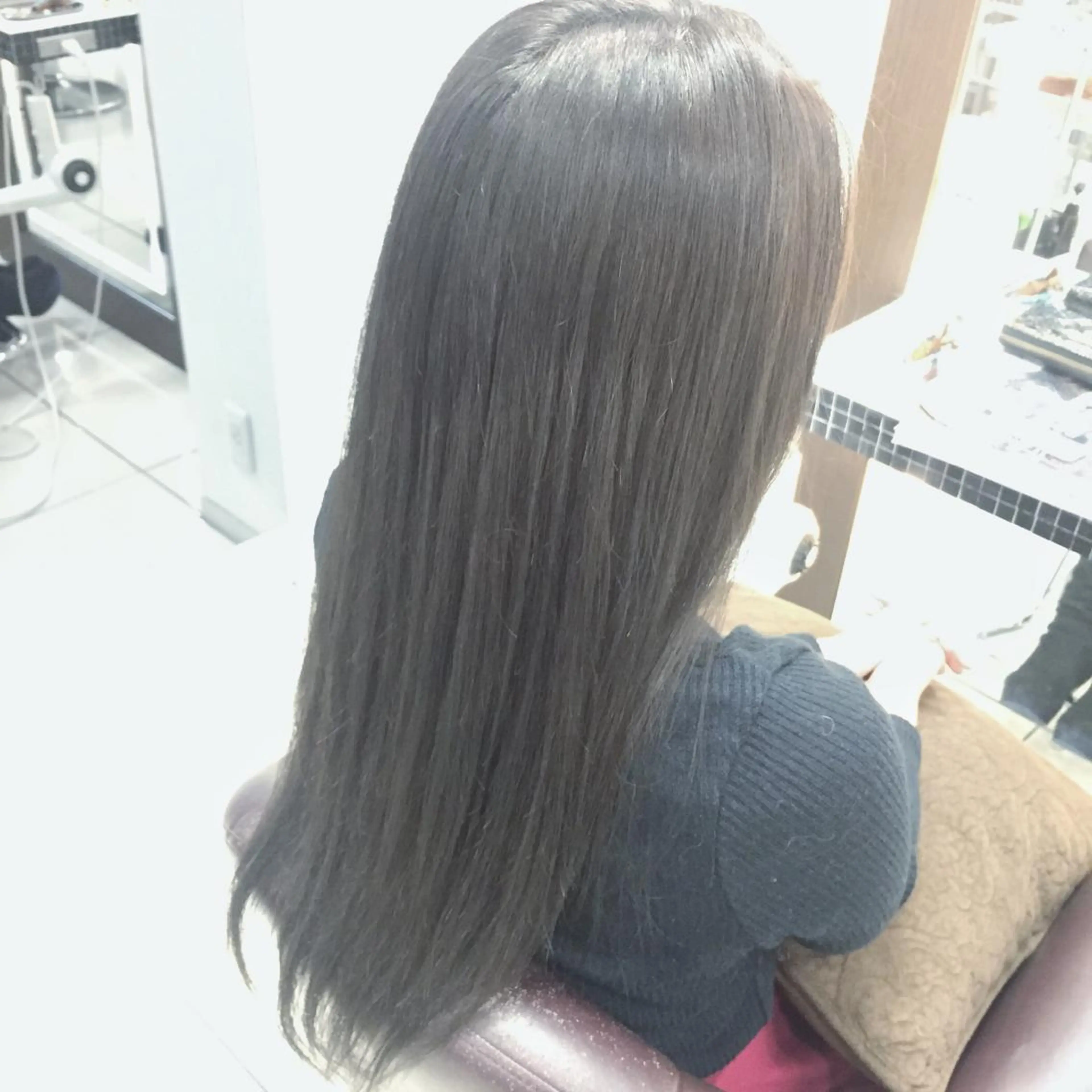 ロング カラー ダークグレー ダークグレージュ グレージュ oggi +KENJE所属・大平 美沙のヘアスタイル