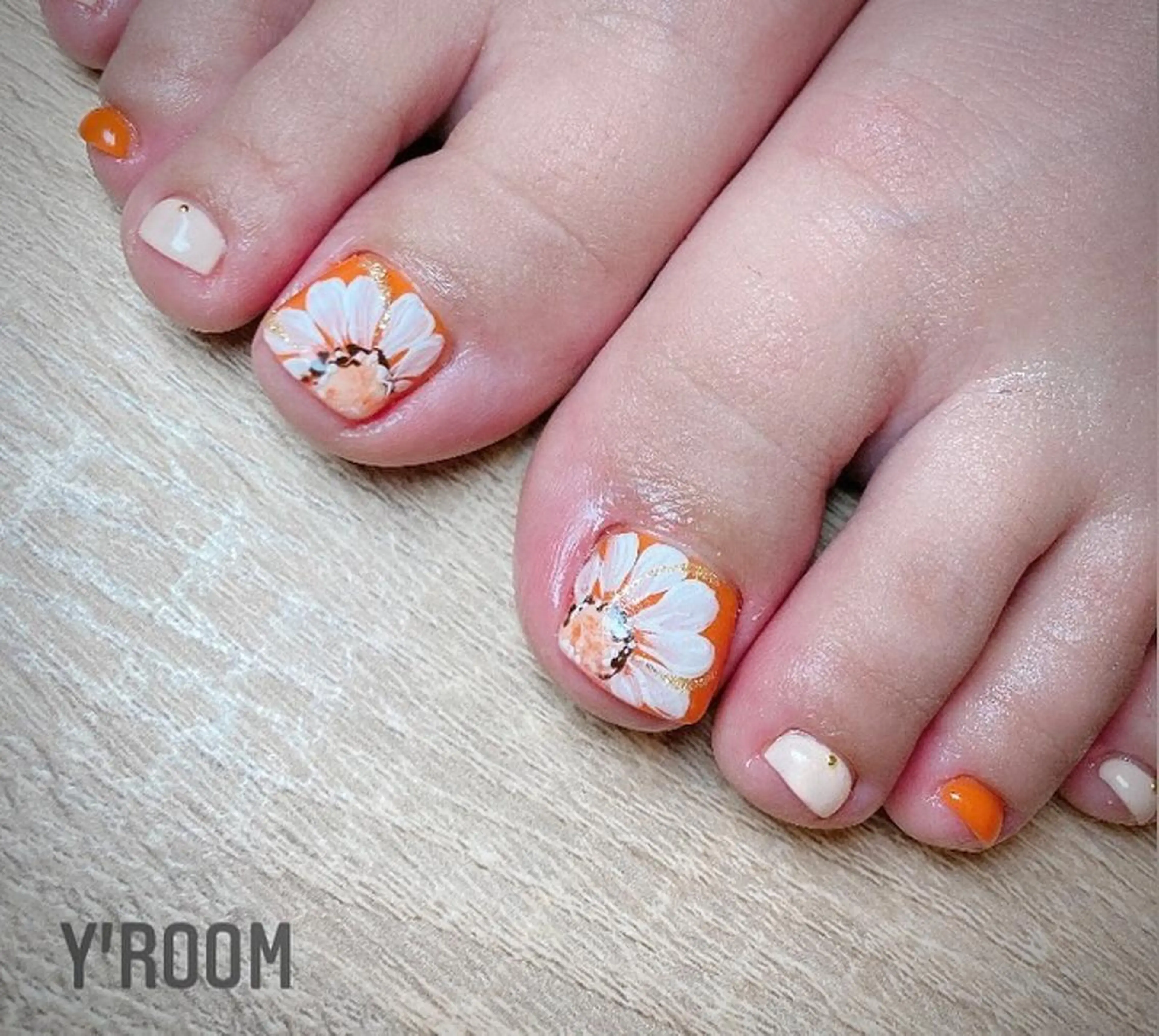 ネイル オーロラネイル フラッシュネイル フラワーネイル フットネイル ジェルネイル YUKA （ネイリスト）のネイルデザイン