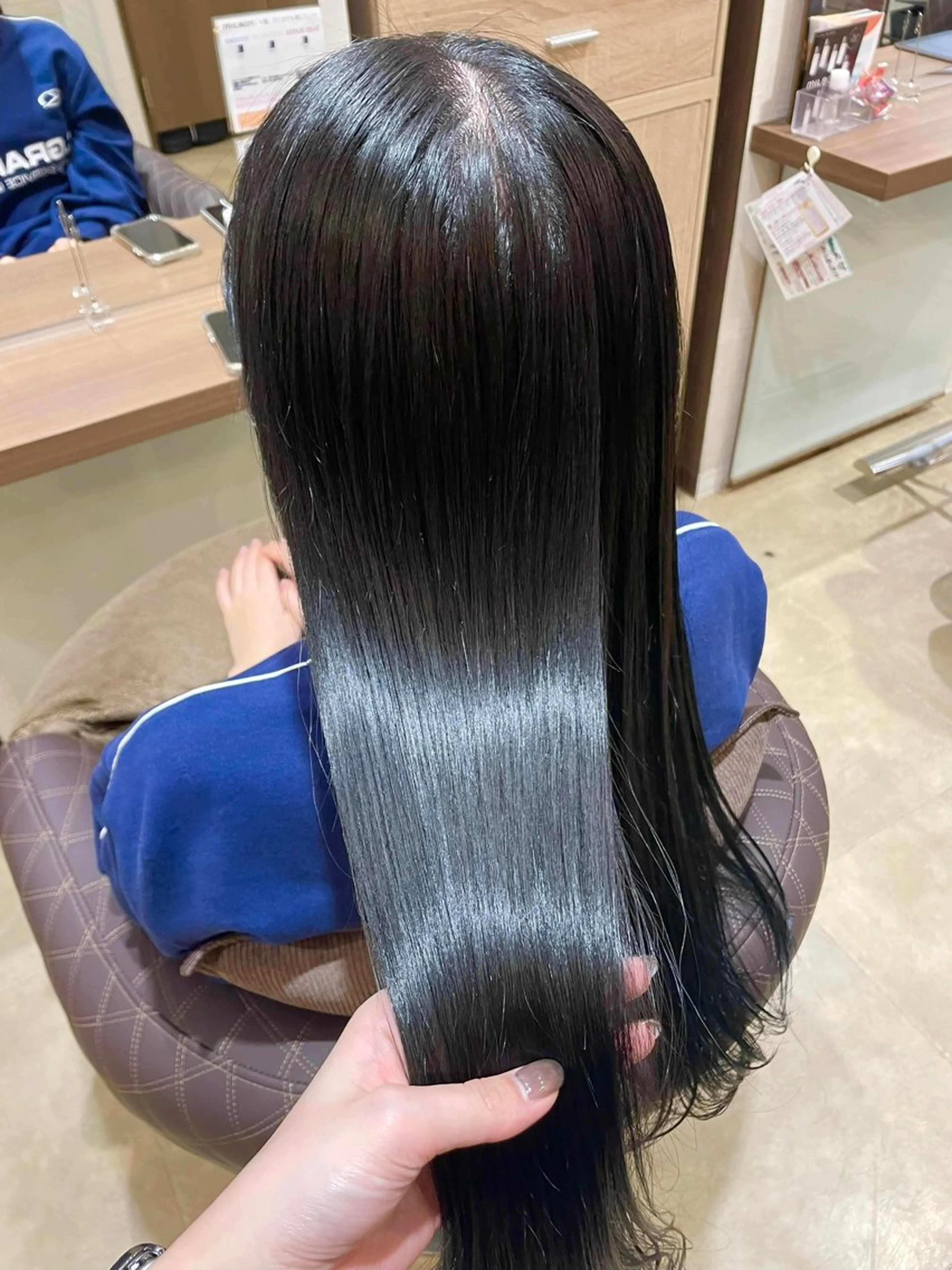 ロング カラー 緑川 佳薫のヘアスタイル
