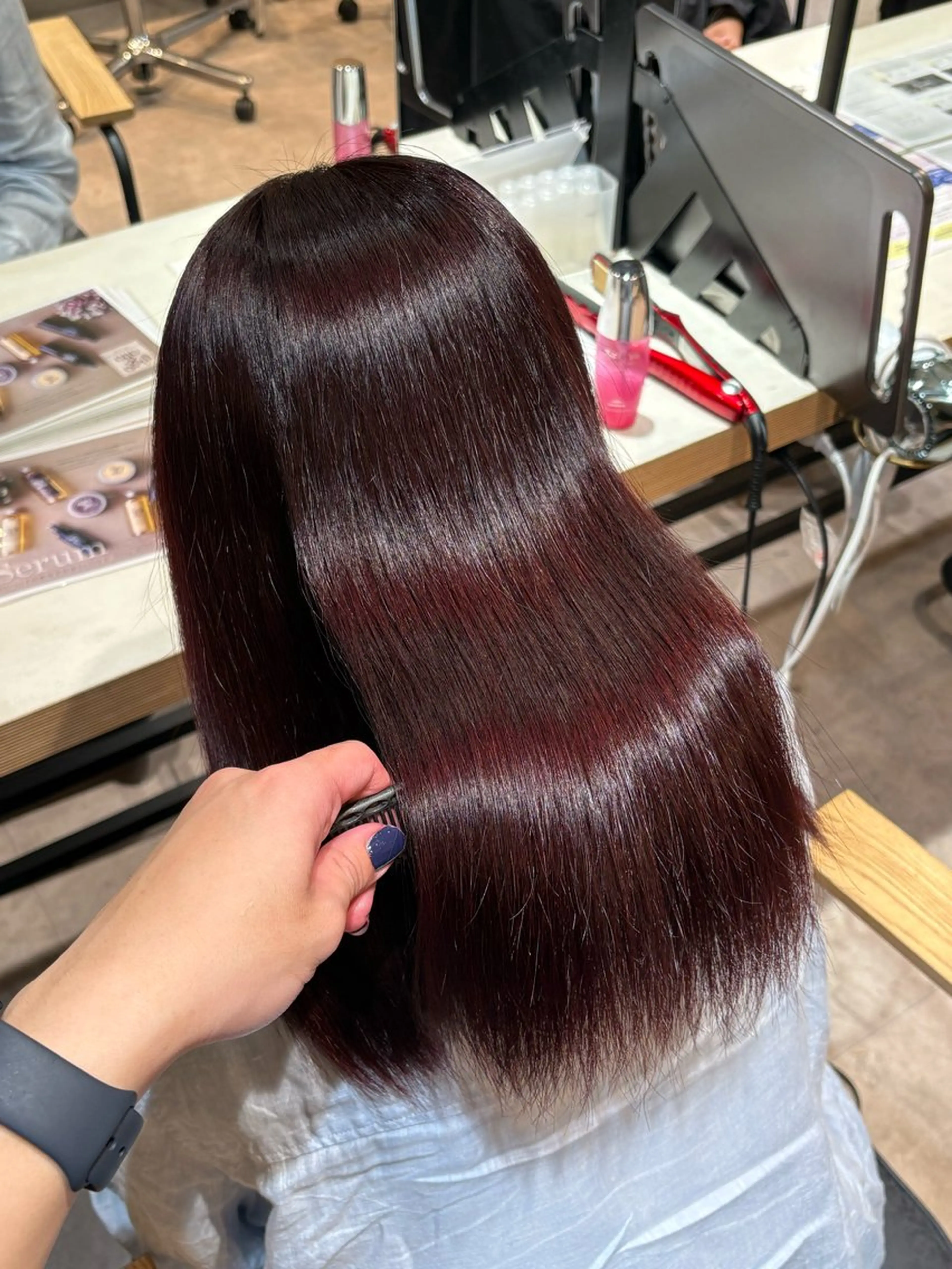 セミロング ハイトーン/レイヤー /メンズパーマのヘアスタイル