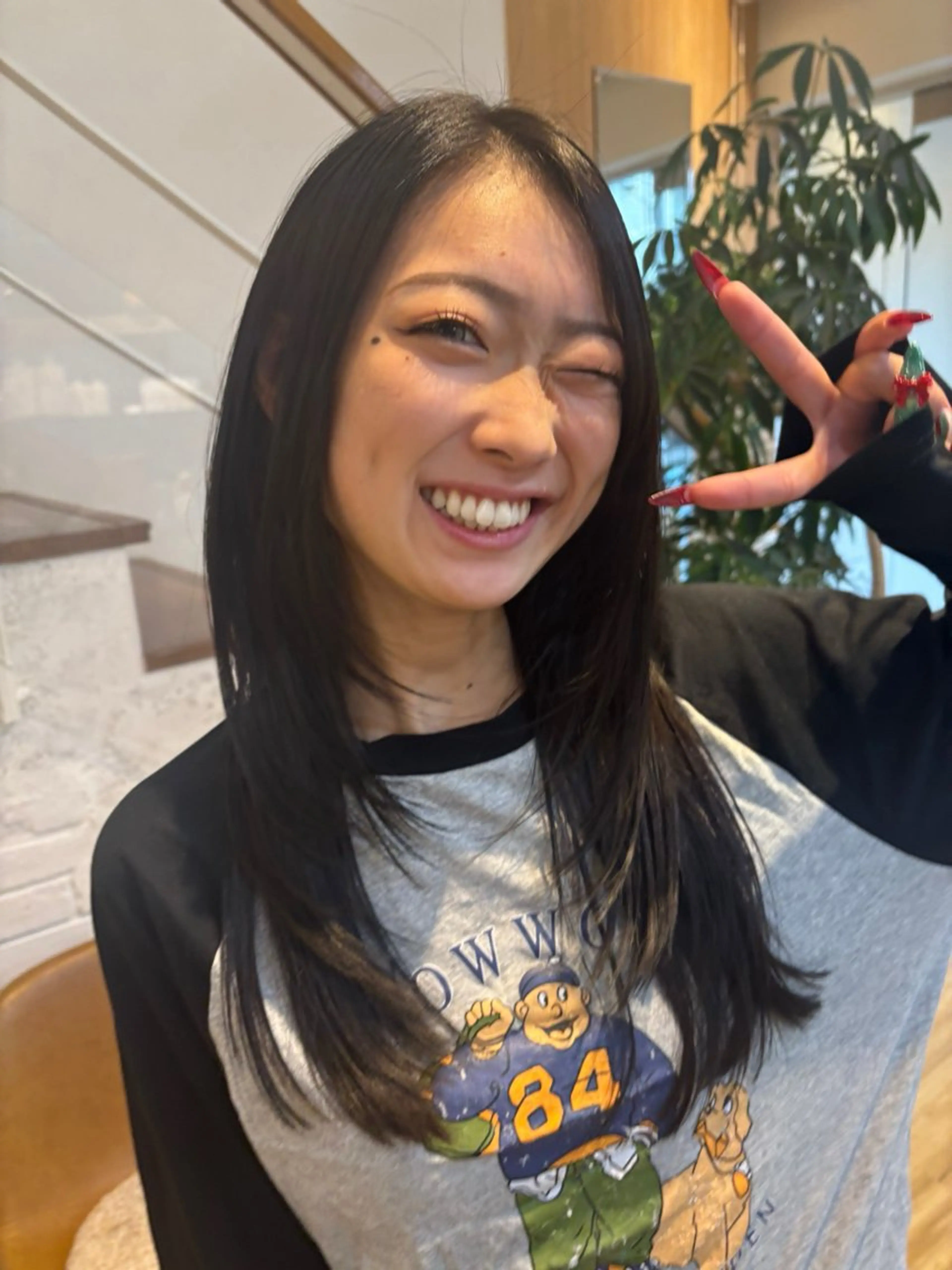 セミロング カラー 池田理紗/メンズ カット/切りっぱなしのヘアスタイル