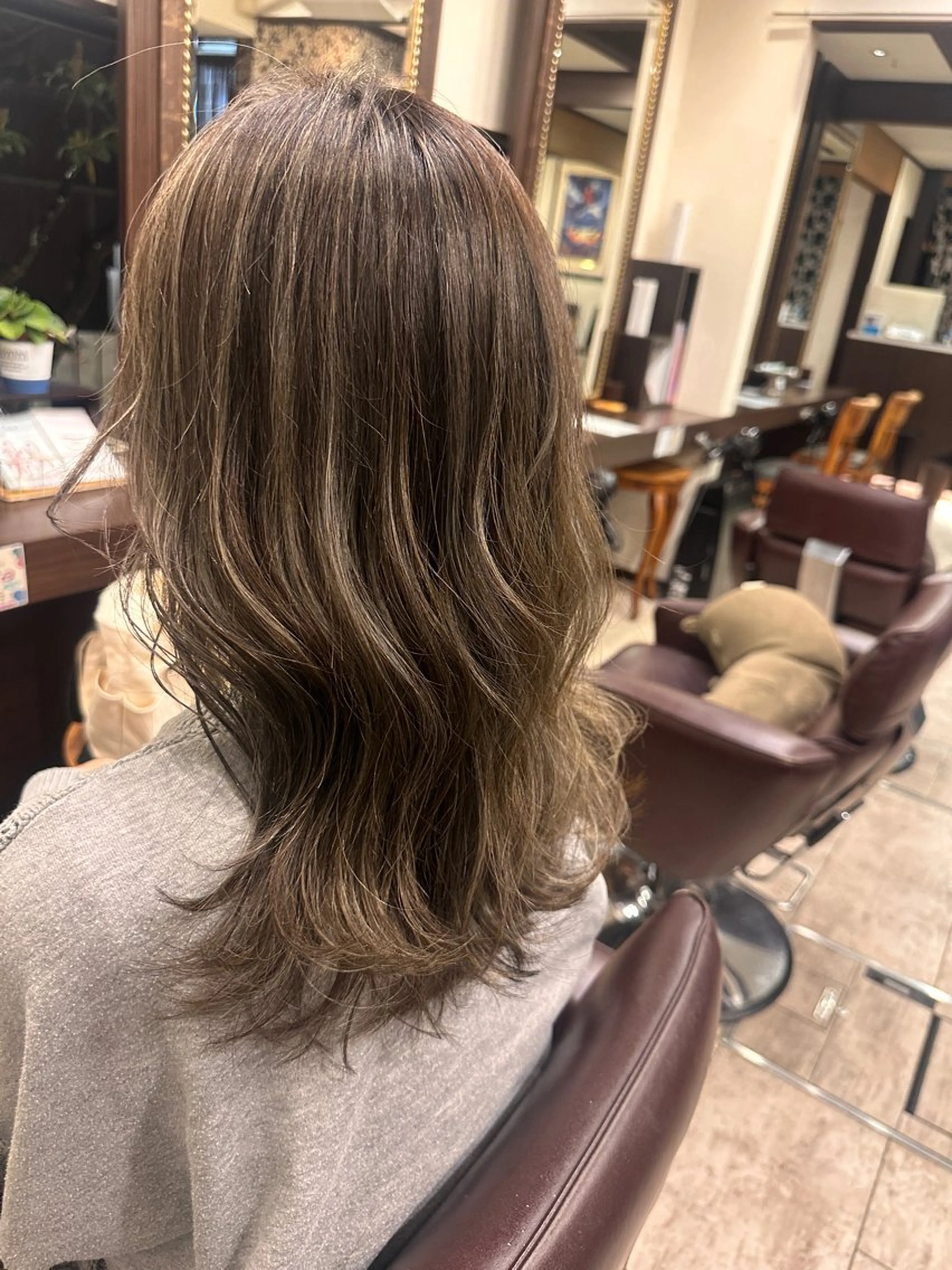 セミロング カラー 綿貫 結香のヘアスタイル