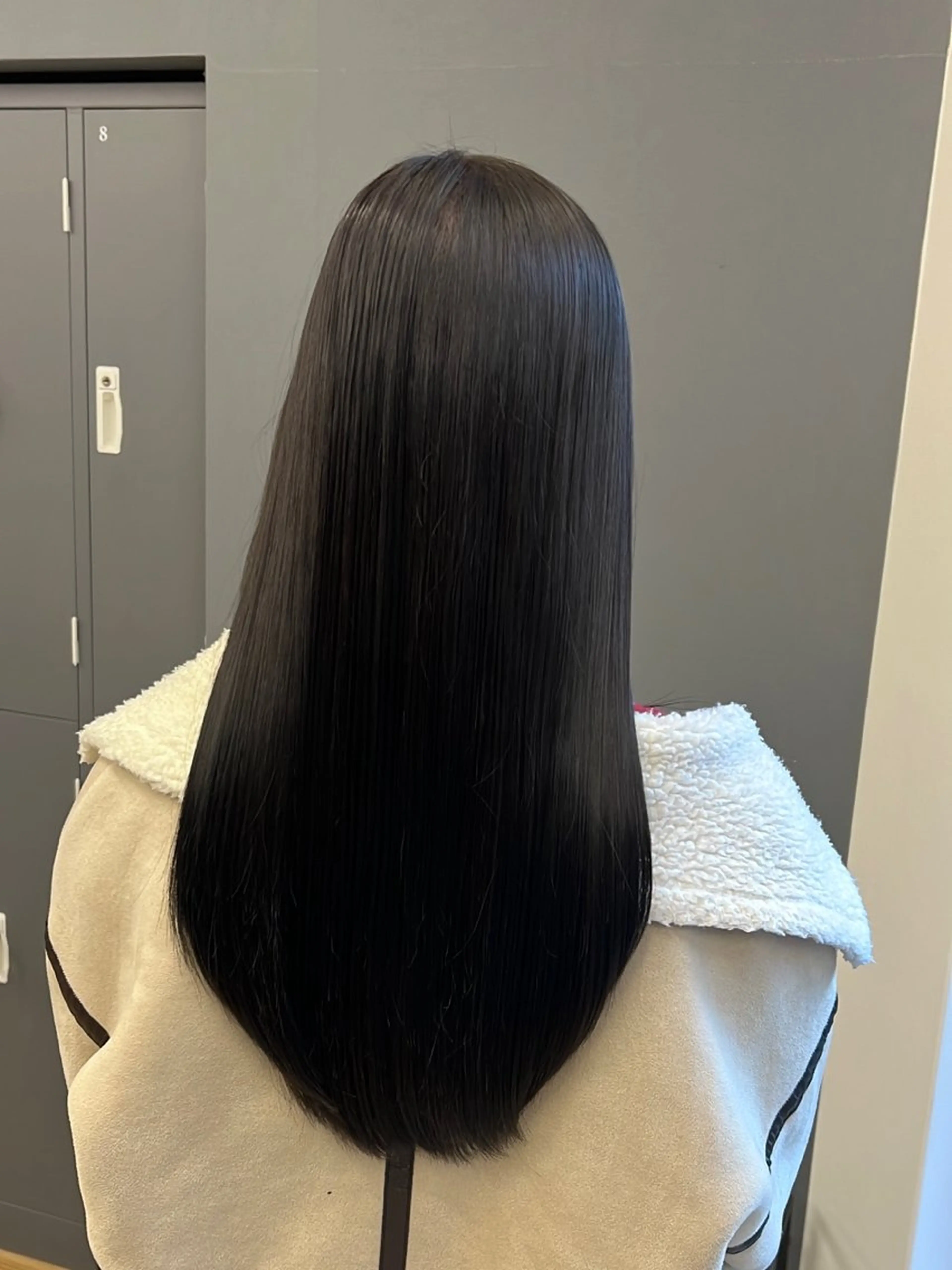 カラー 亀井 詩奈のヘアスタイル