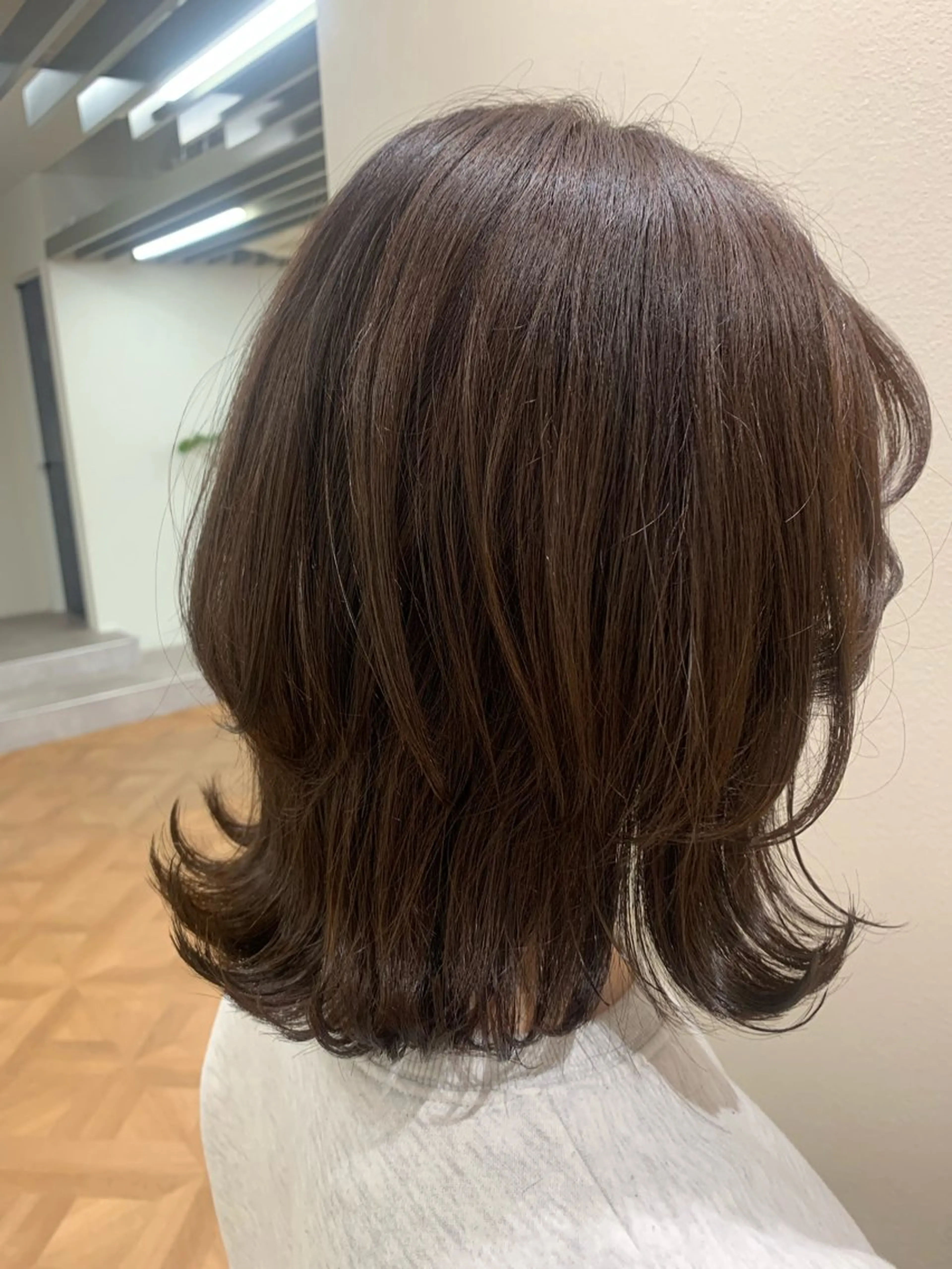 ミディアム カラー アッシュ アッシュブラウン ブラウンカラー ウルフカット カット ヘアカラー 佐々木 有彩のヘアスタイル