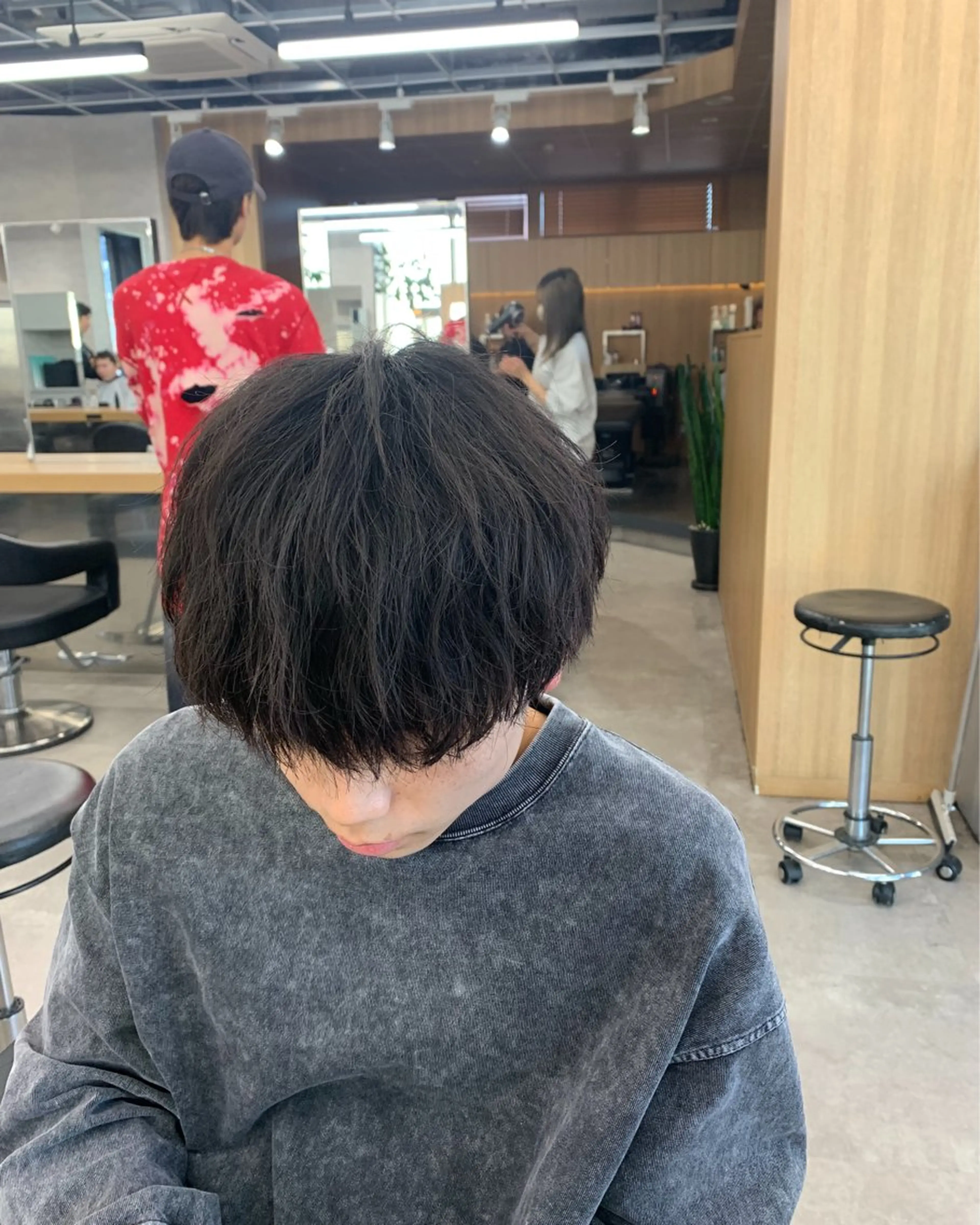 パーマ メンズ センターパート フェザーパーマ メンズハイトーン メンズ韓国風 マッシュウルフ メンズ🐺カラー／ 垢抜け🔥木村晴希のヘアスタイル