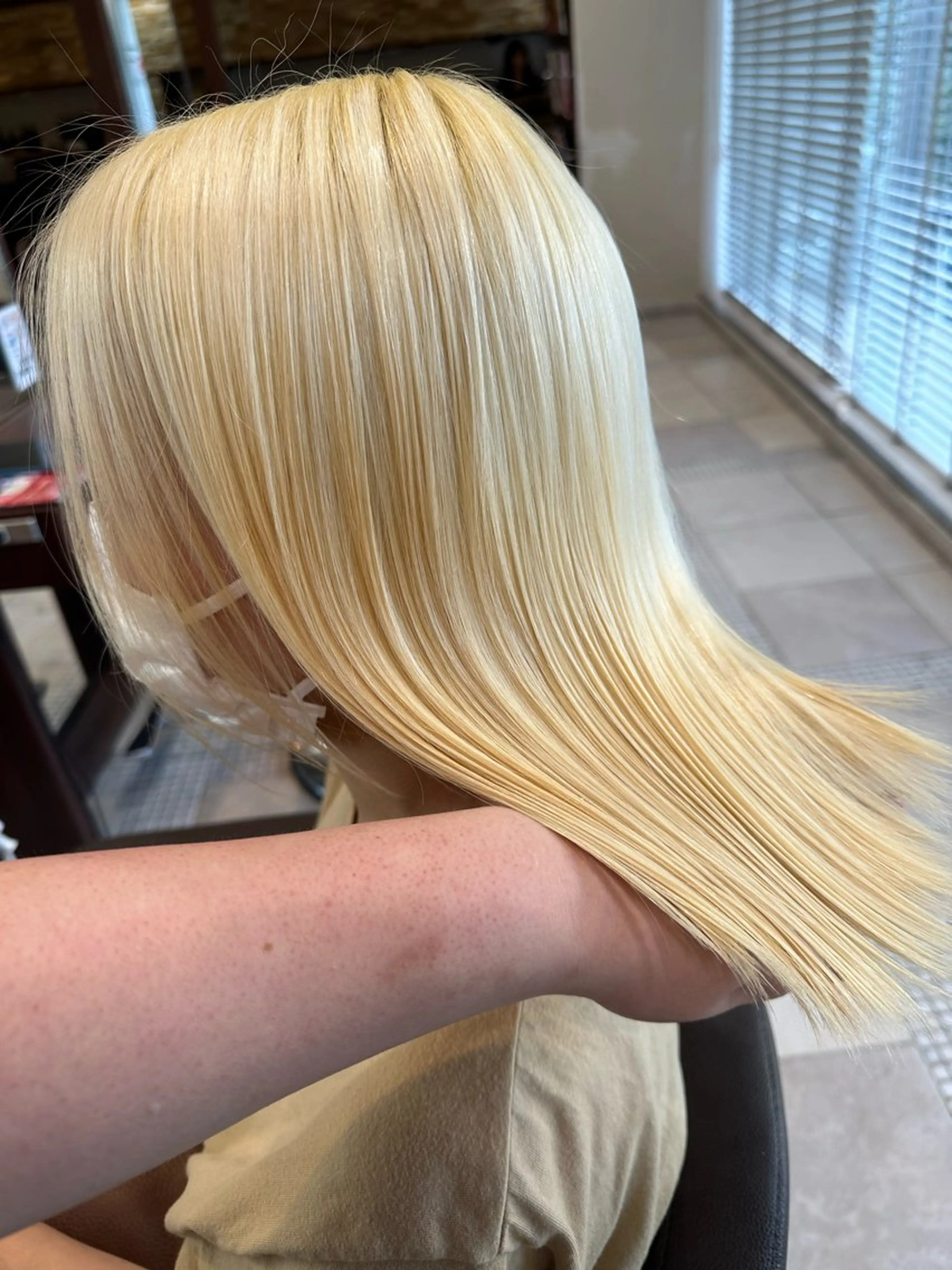 ミディアム 池田凛/ ハイトーンカラーのヘアスタイル