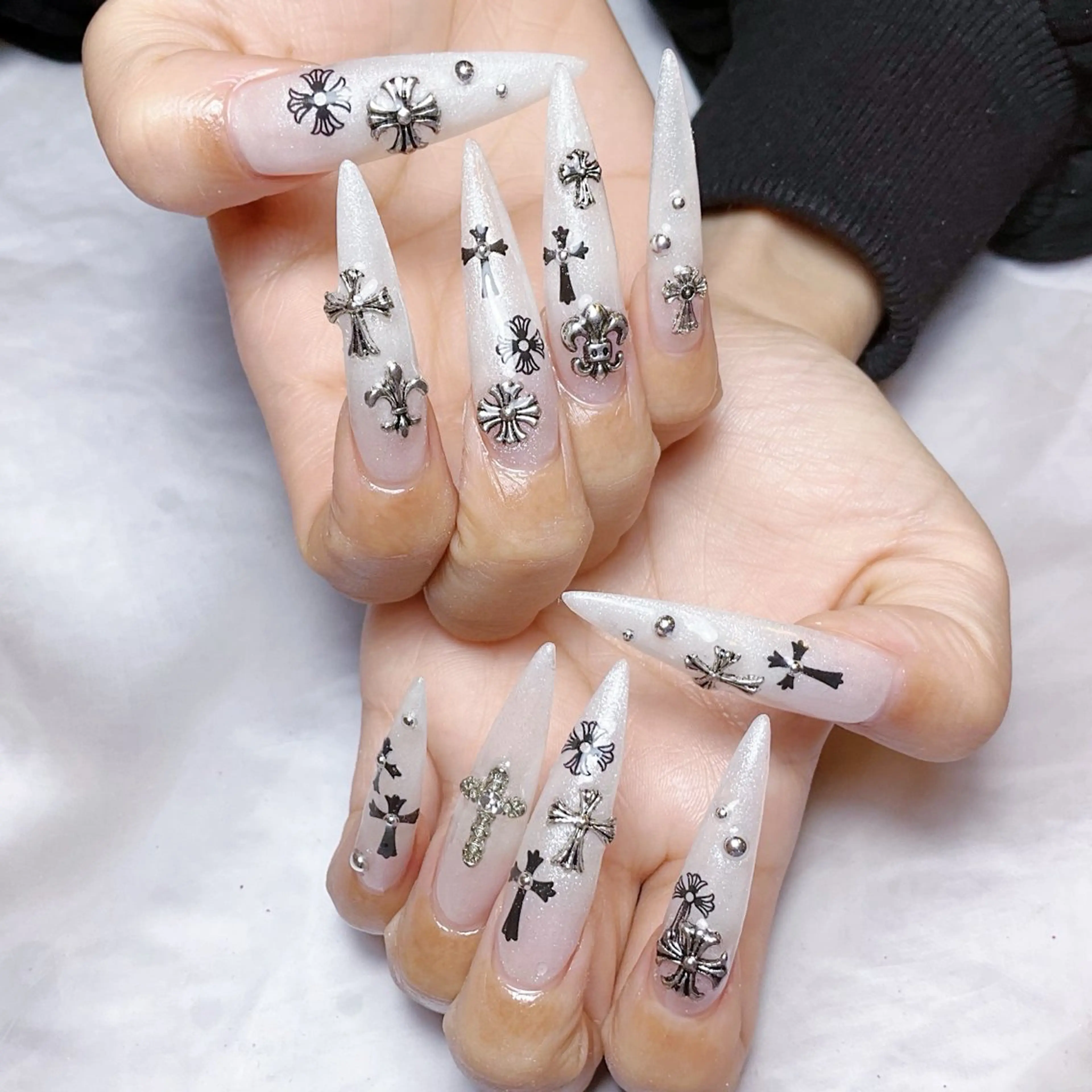 ネイル ロングネイル ネイルチップ ハンドネイル 🌈Yun nail hyejin💋のネイルデザイン