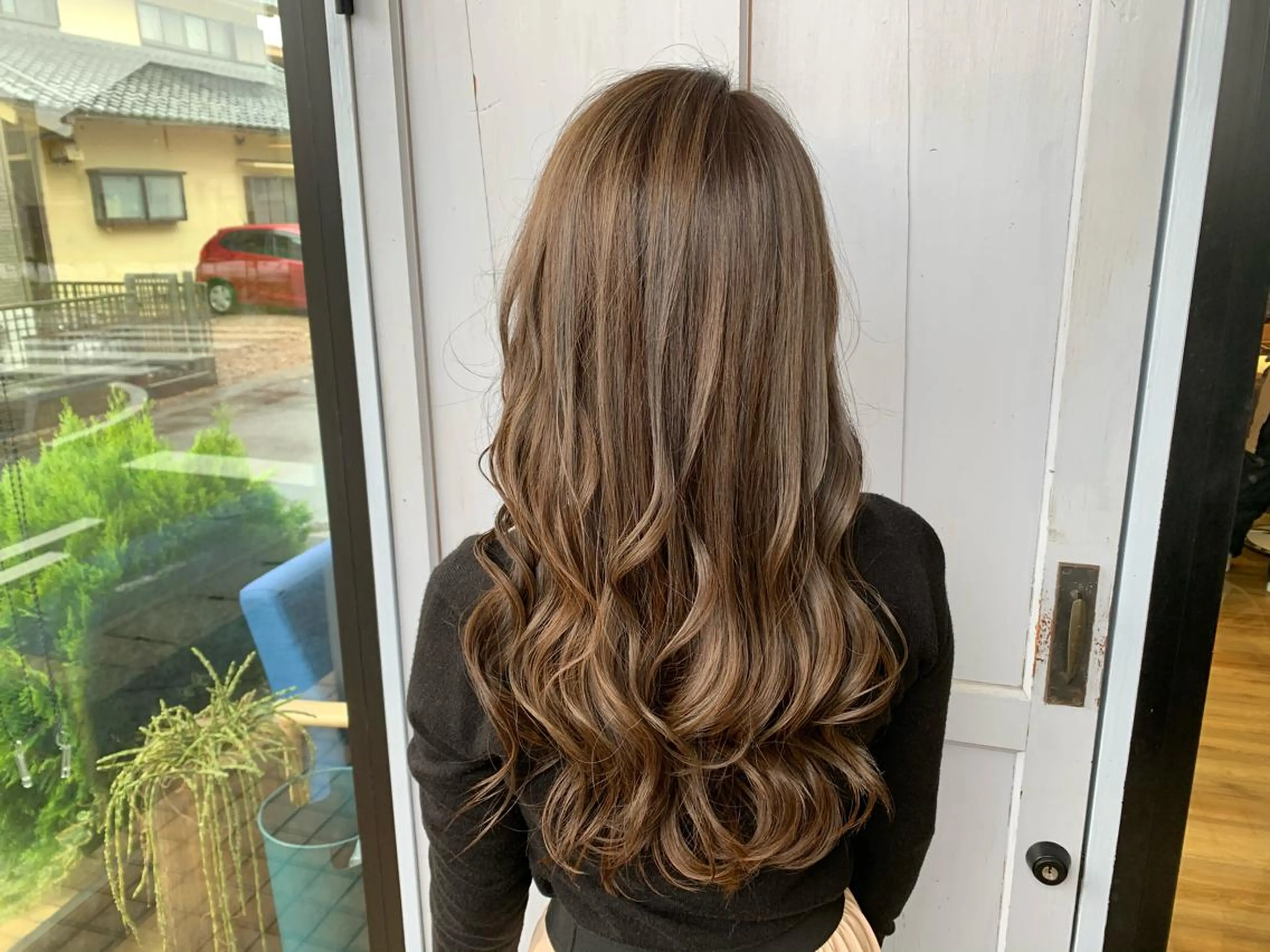 ロング カラー アッシュ ハイライトカラー ハイライト ヘアカラー トリートメント ツキダテ ユイのヘアスタイル