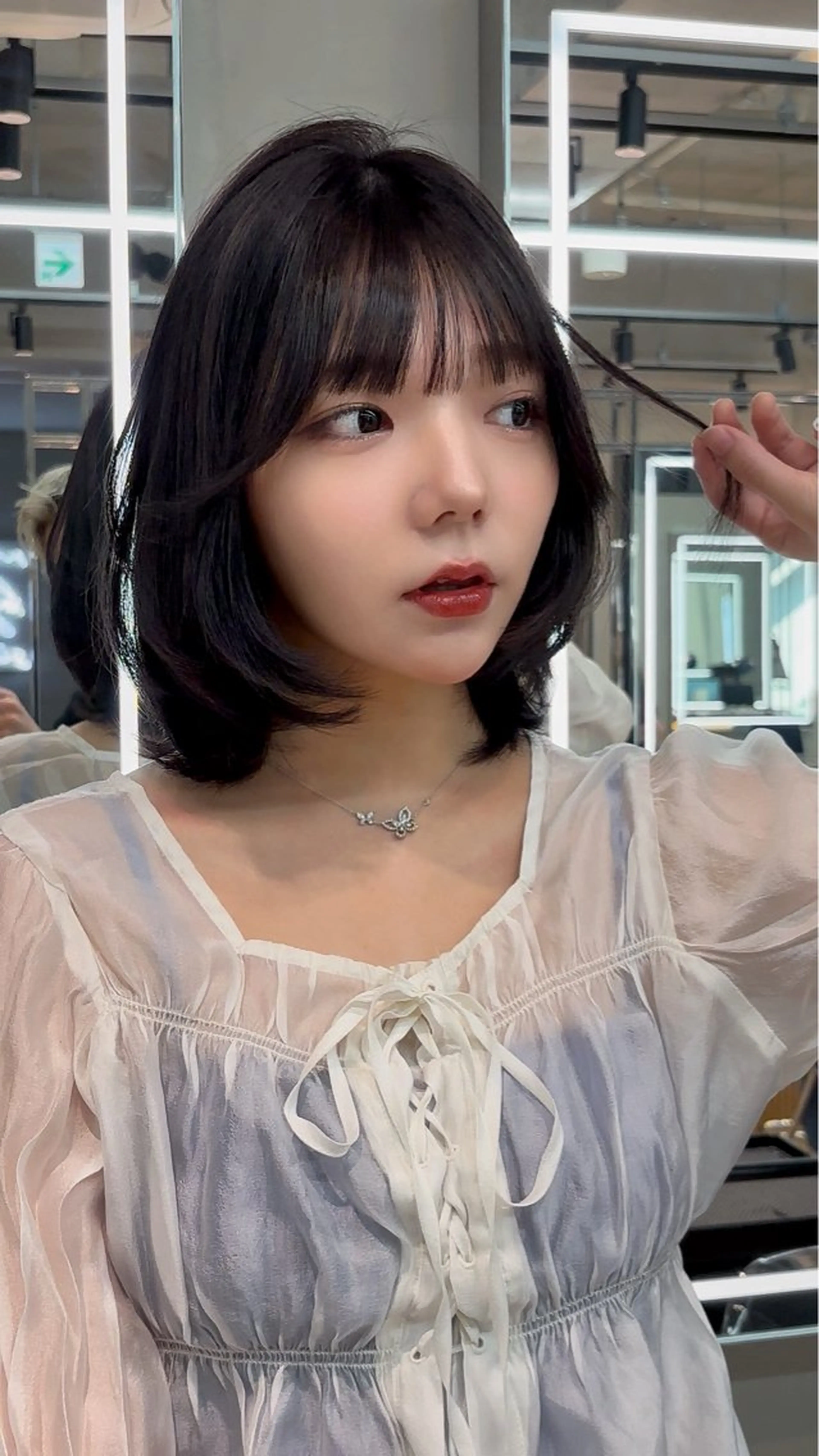 ミディアム カラー ミディアムレイヤー ブリーチ 透明感カラー ブリーチなしカラー 顔まわりレイヤー 【美髪矯正】 吉村　清志のヘアスタイル