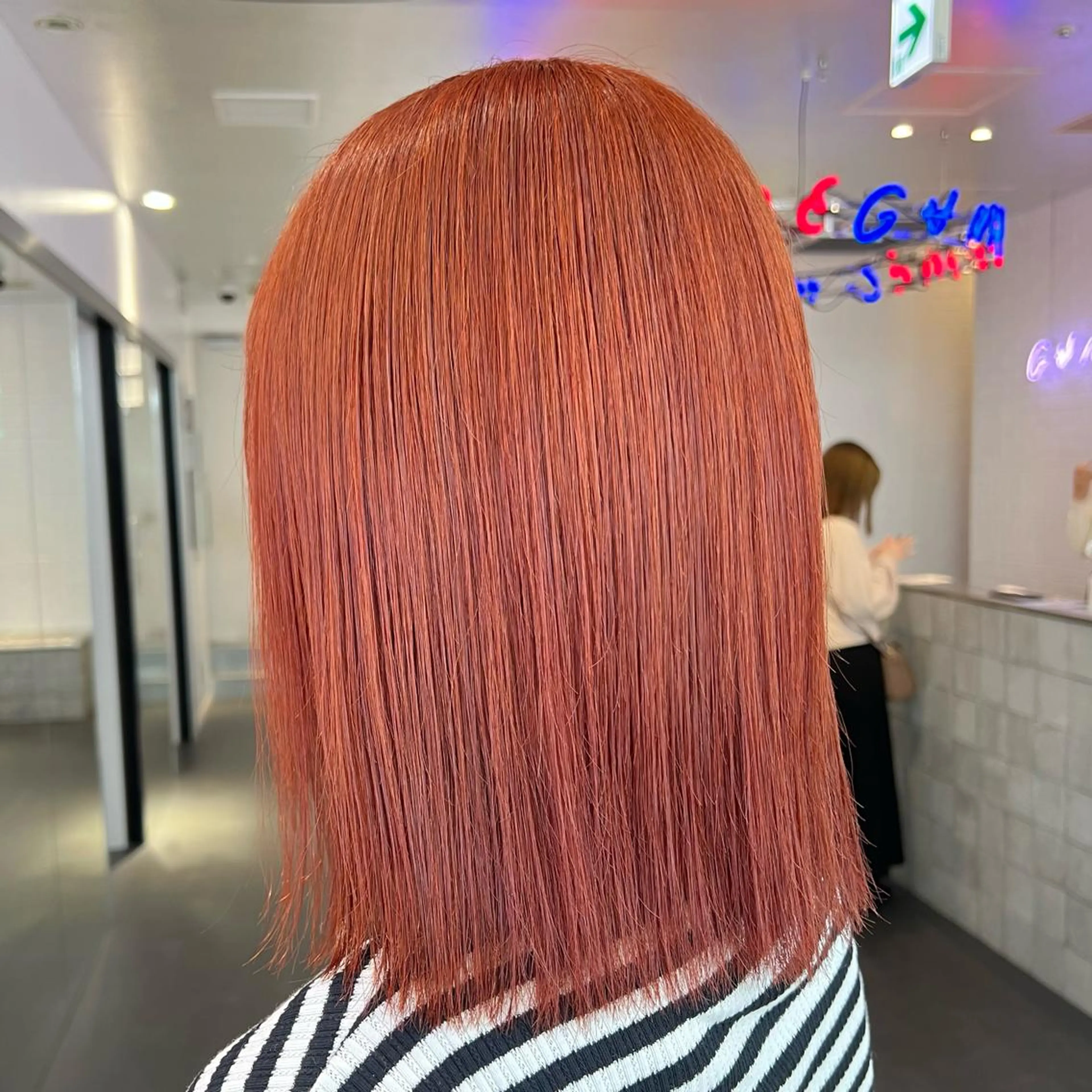 セミロング カラー カット ヘアカラー トリートメント 🌼動き×透明感🩵 ハイトーン/ナナのヘアスタイル