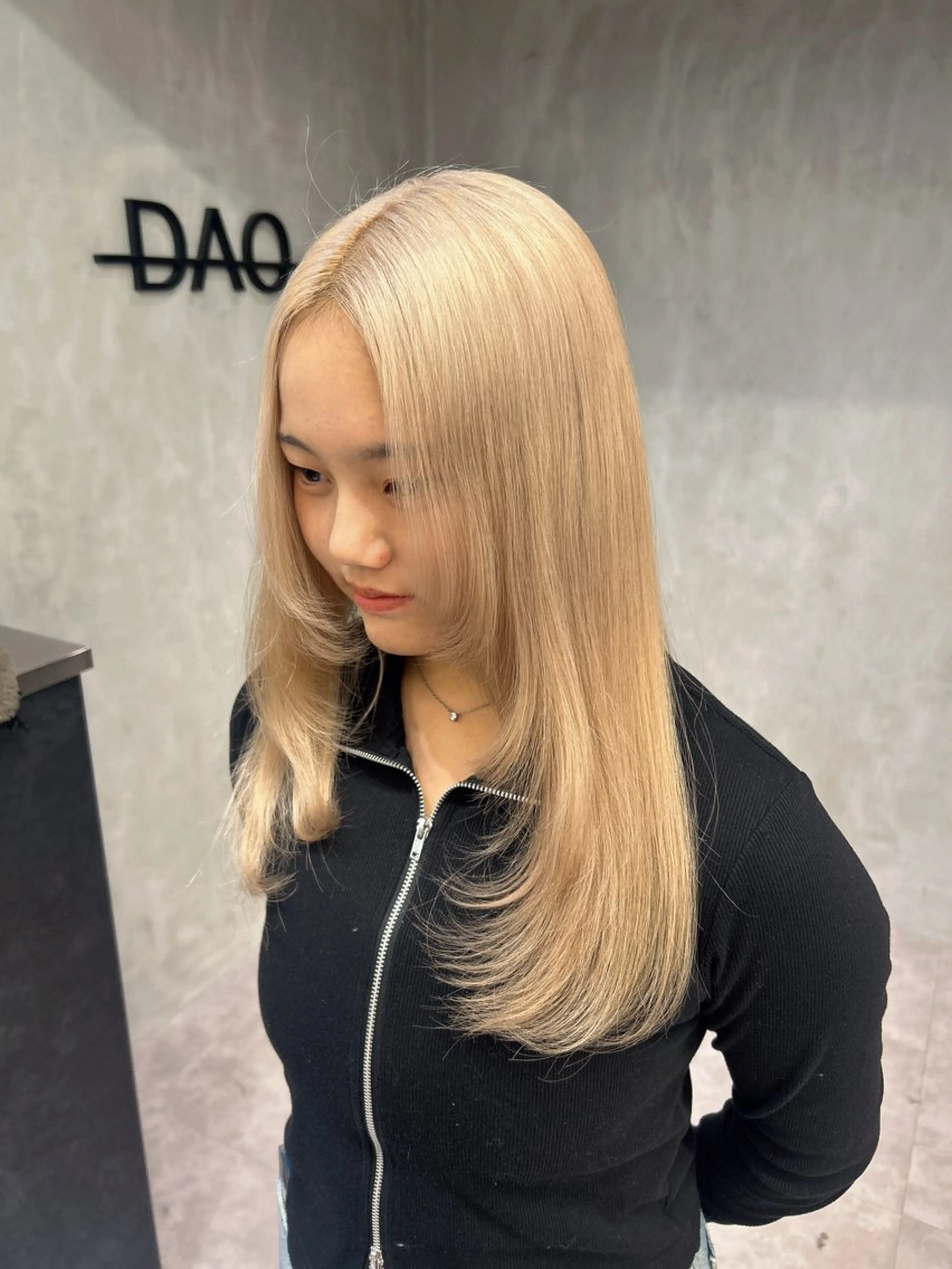 ロング レイヤーカット DAO所属・anju/大阪/ ハイトーン/心斎橋のヘアスタイル