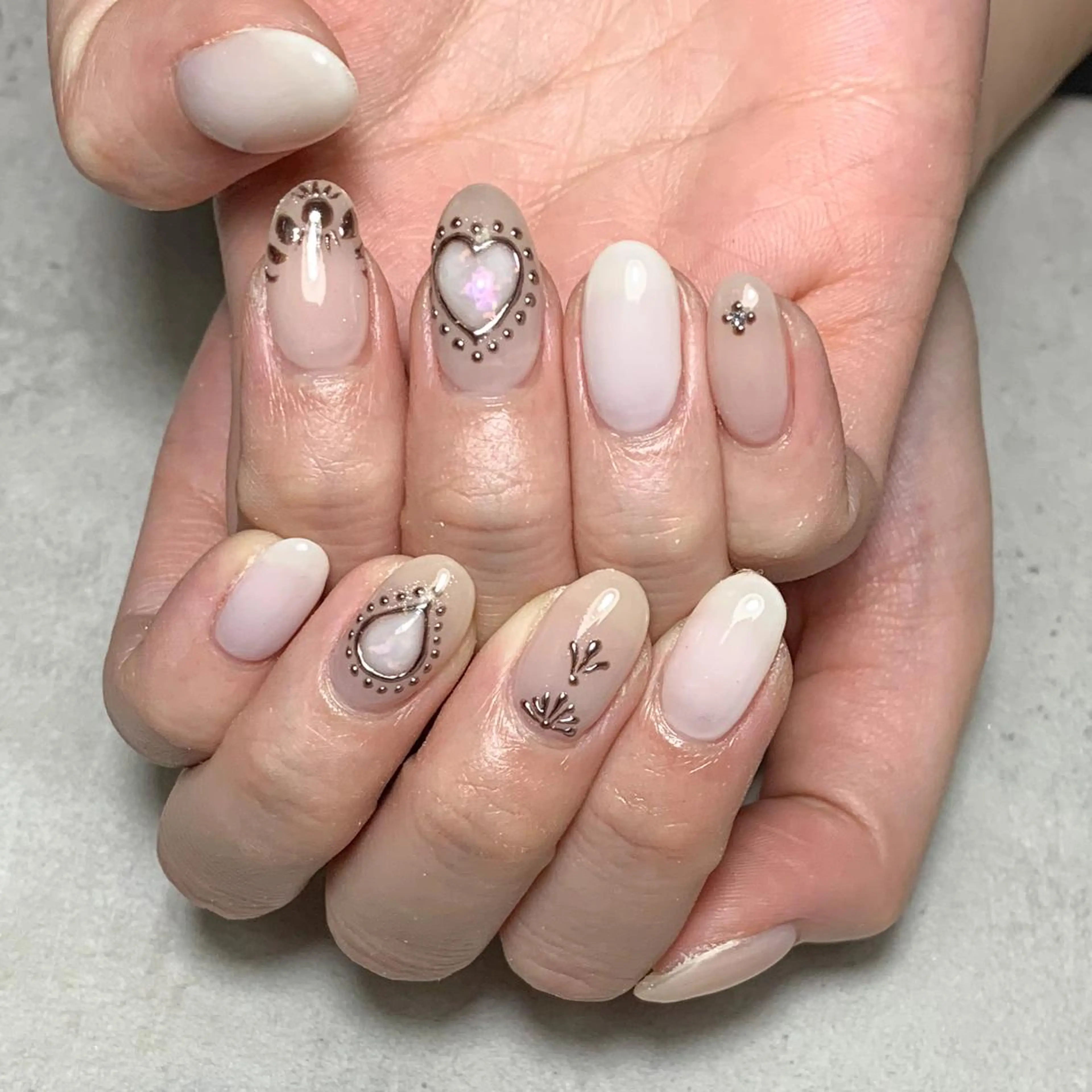 ネイル atelier　FIORITURA所属・FIORITURA aiのネイルデザイン