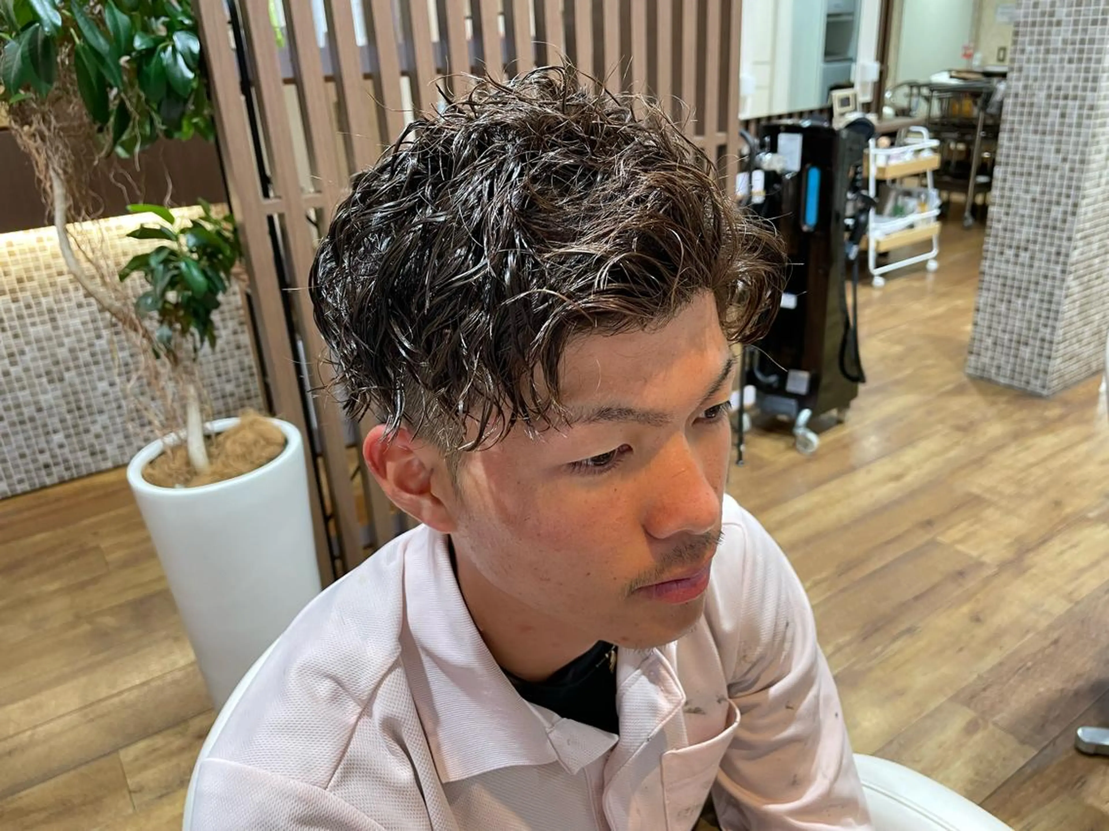 パーマ メンズ メンズパーマ メンズツイストパーマ ツイストパーマ 絹村 健人のヘアスタイル