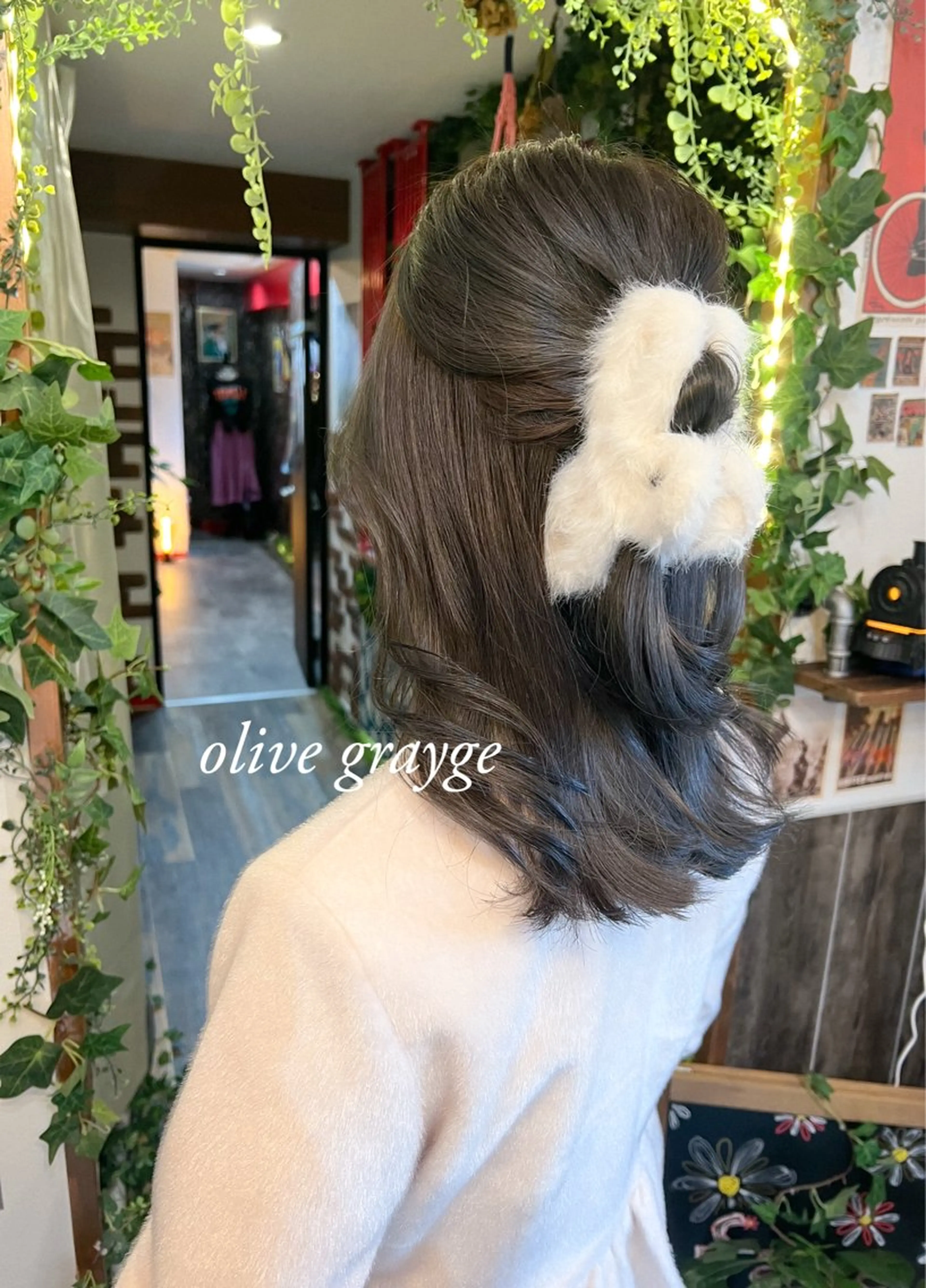 セミロング カラー グレージュ オリーブグレージュ オリーブグレー カット ヘアカラー トリートメント カラーパティシエ facce🌼ikoのヘアスタイル