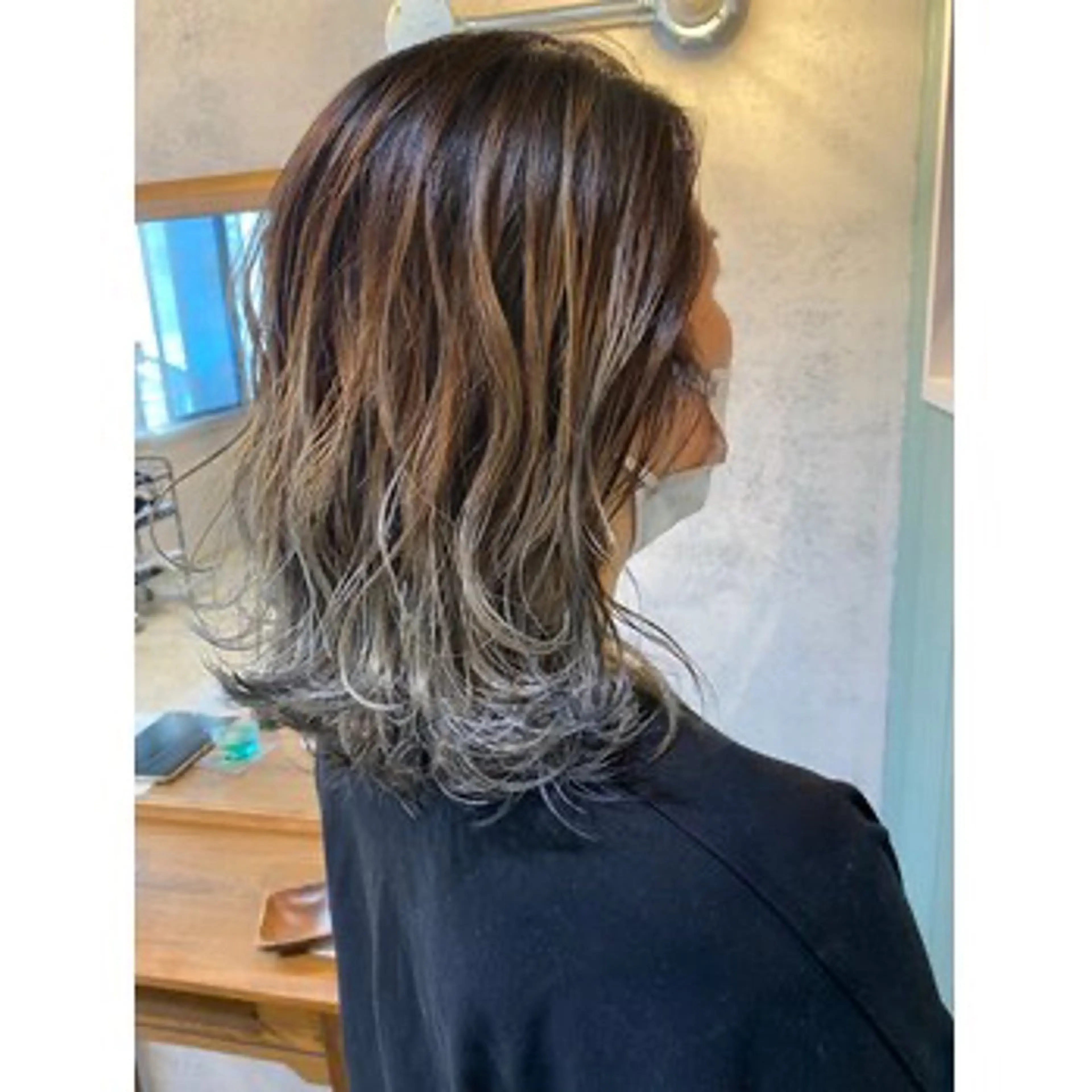 セミロング ハイライト スタイリスト まことのヘアスタイル