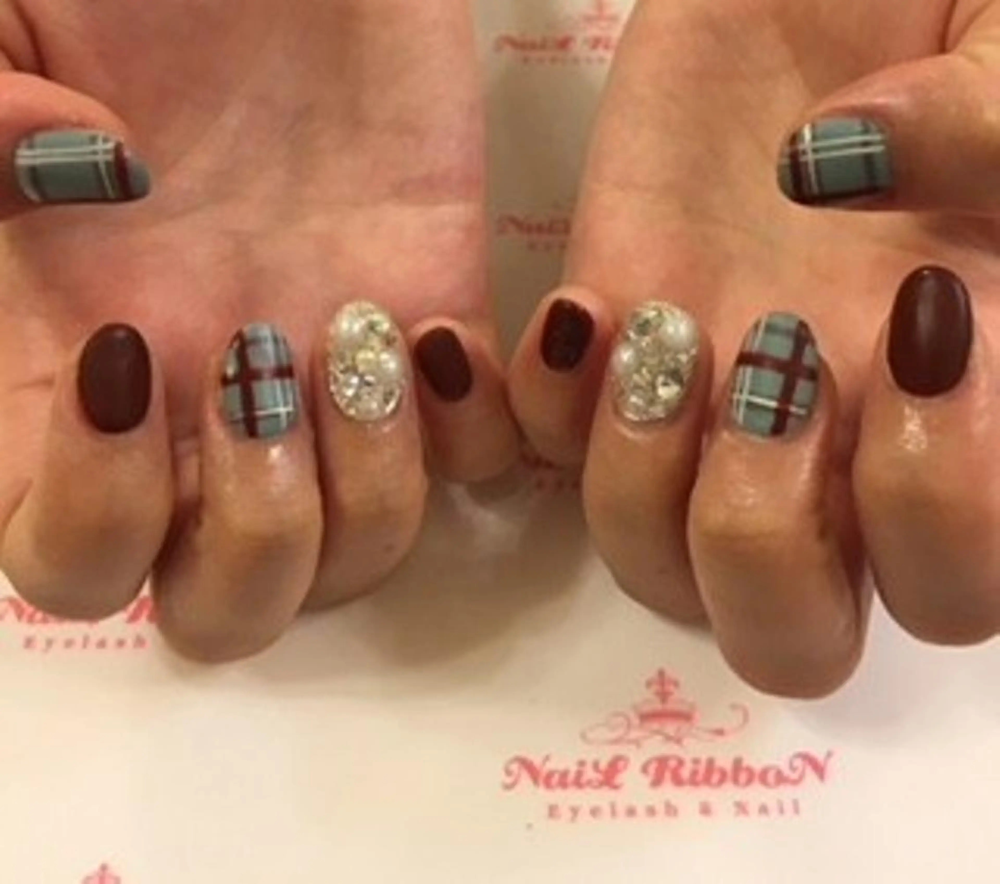 ネイル ネイルリボン 受付スタッフのネイルデザイン