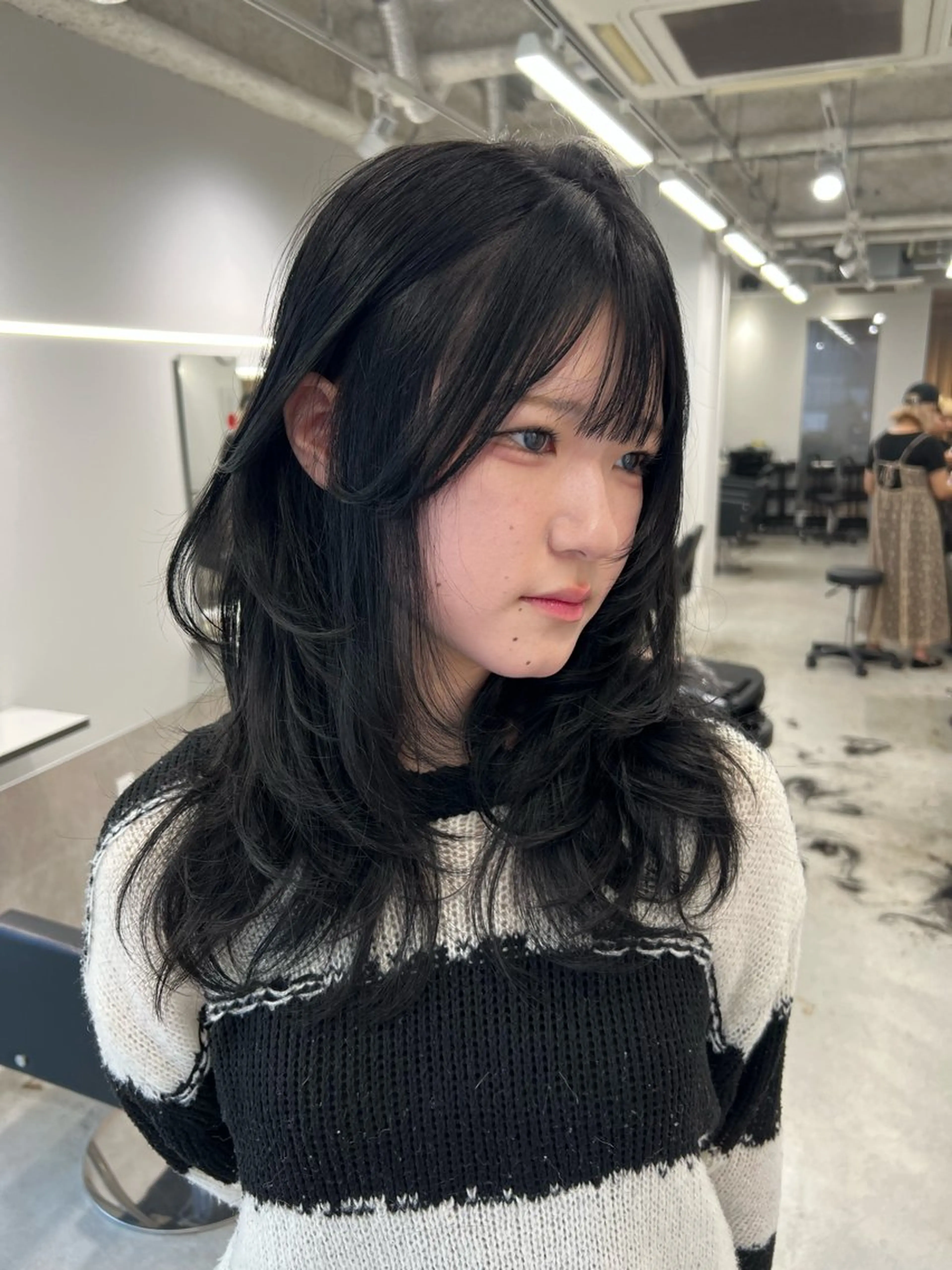 ロング カット ヘアカラー トリートメント maya レイヤーカットのヘアスタイル