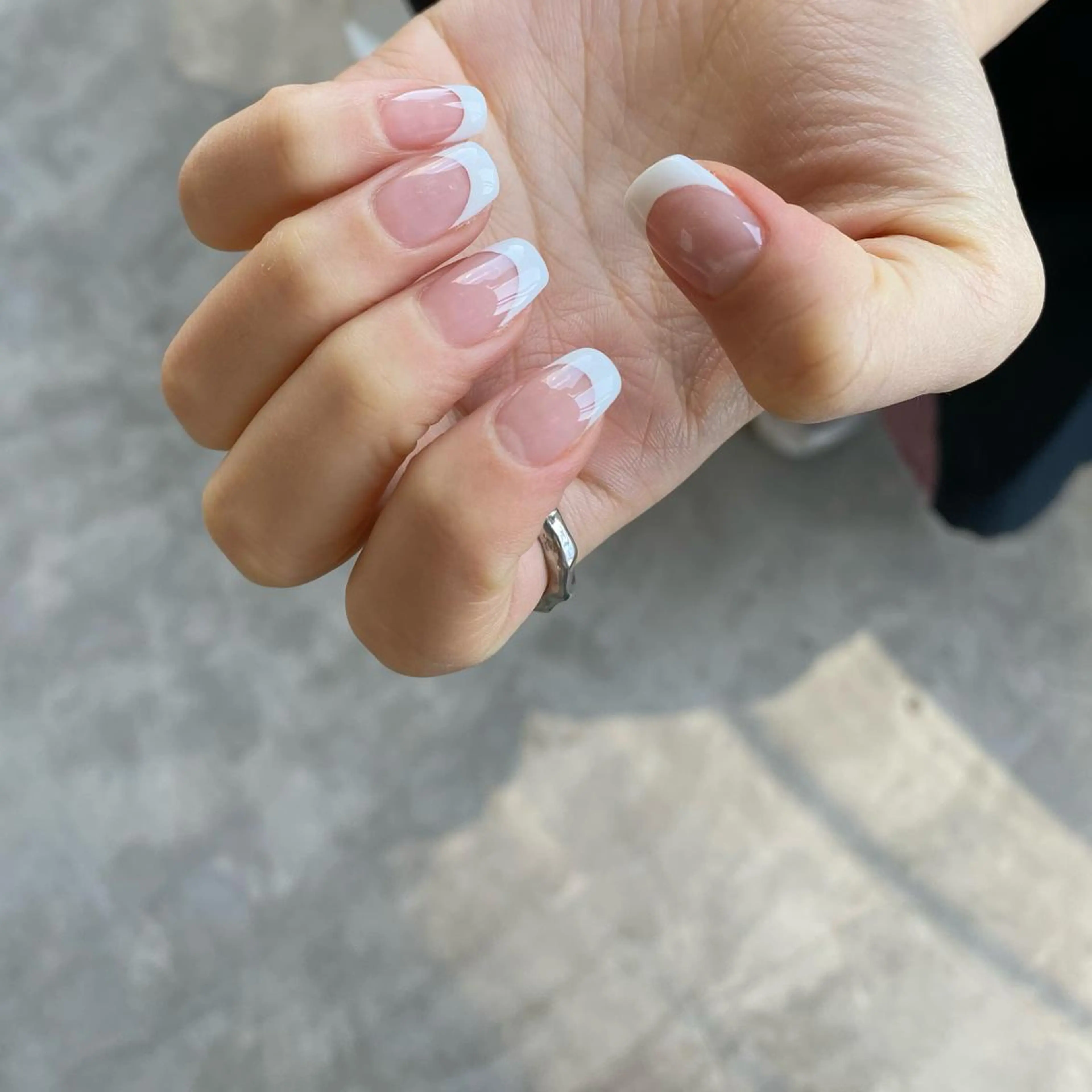 ハンド　フレンチネイルの写真