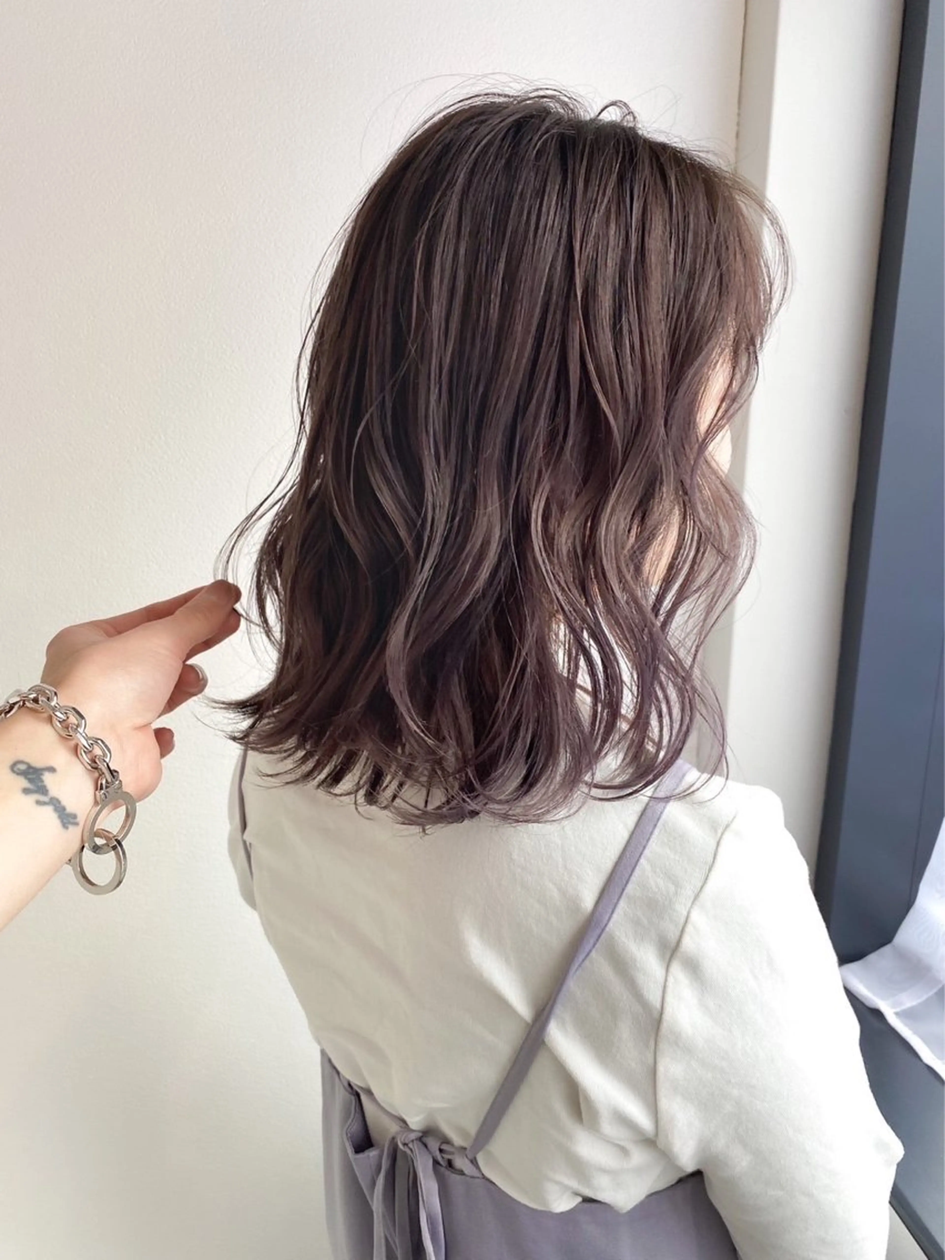 カラー ベージュカラー ブラウンカラー ブラウンベージュ 透明感カラー フォギーベージュ ヘアカラー 辺見 葵のヘアスタイル