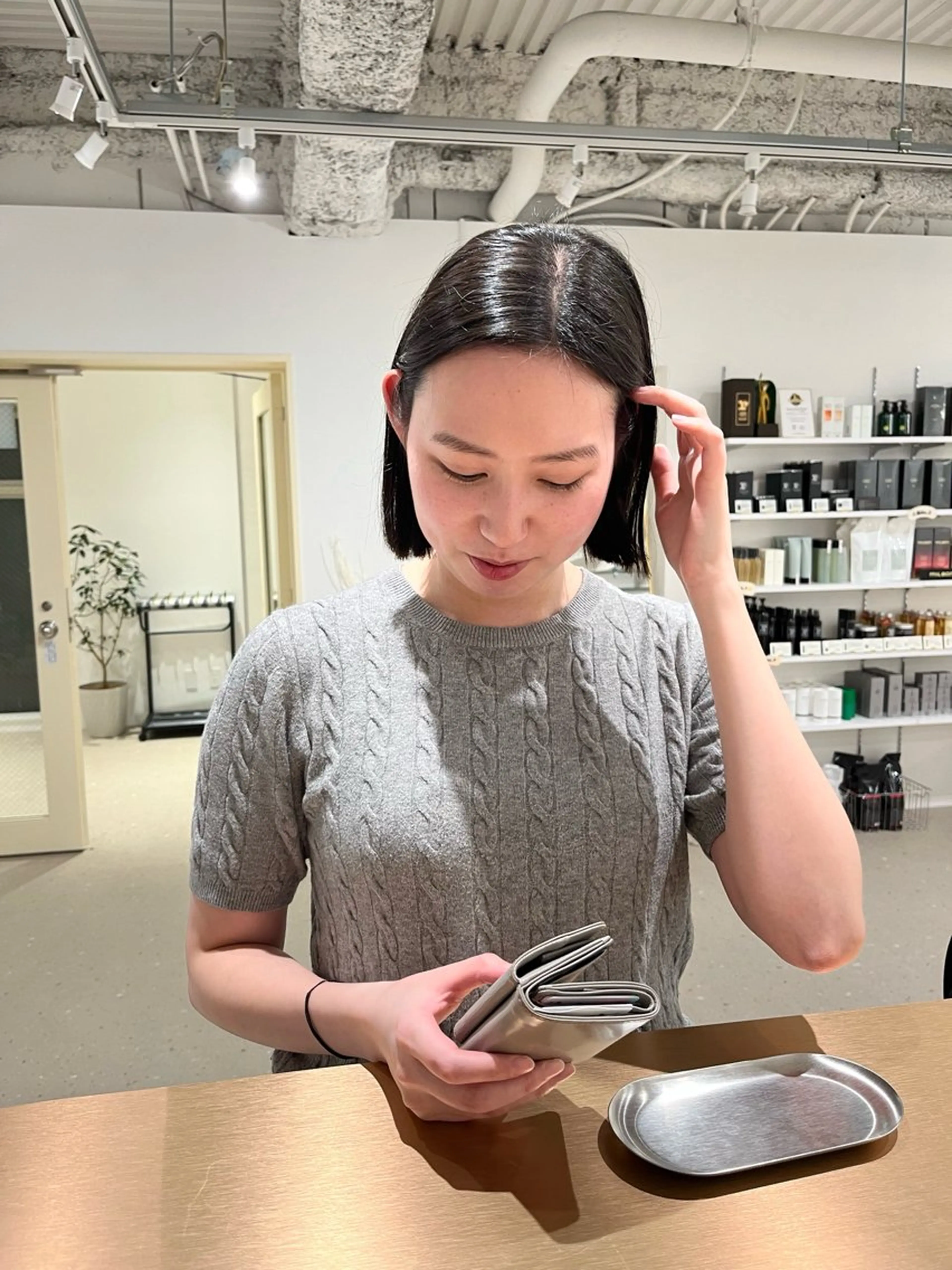 ミディアム カラー 阪本 桃のヘアスタイル