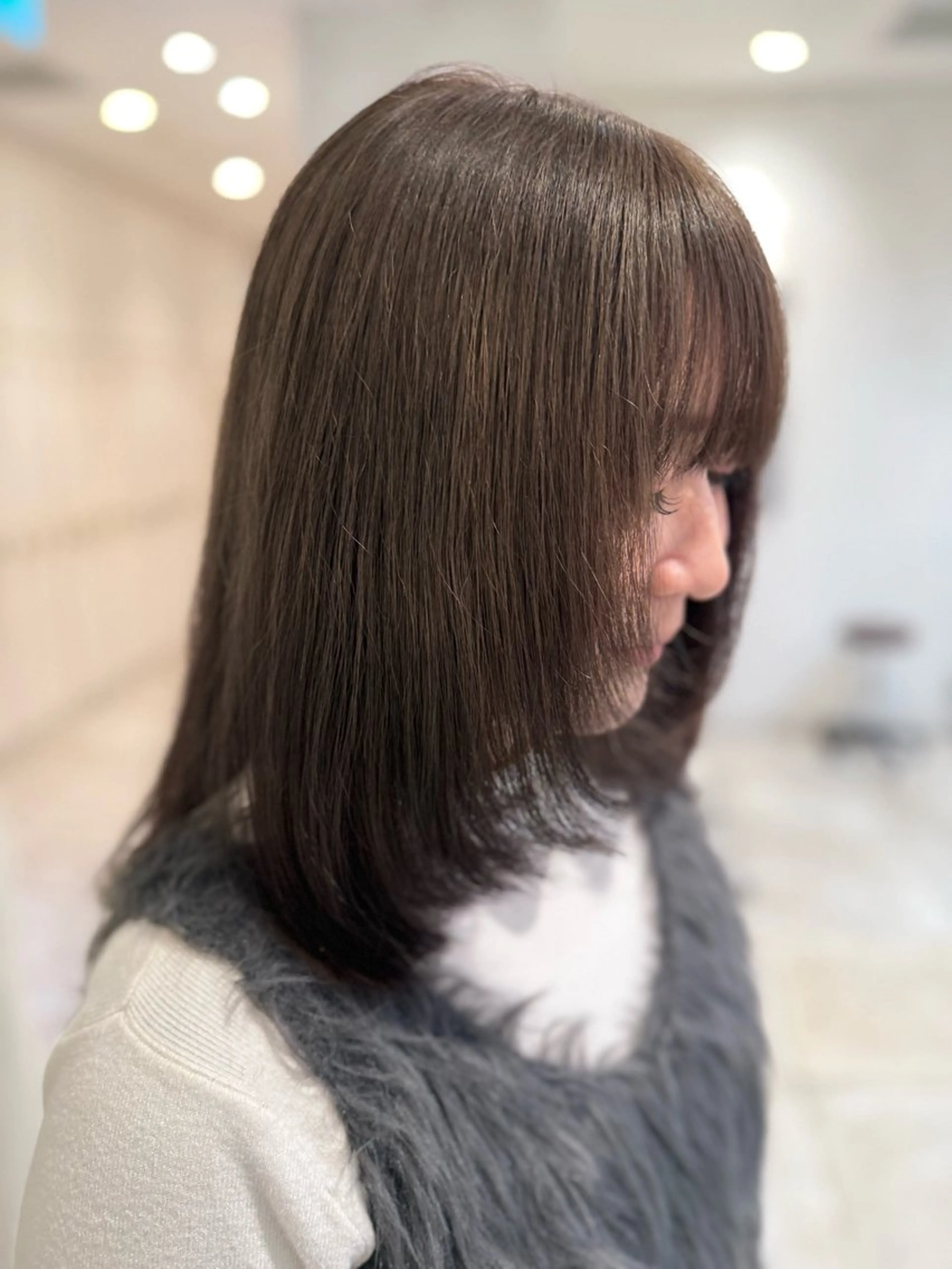 ミディアム カラー ブリーチ グレージュ ミルクティーグレージュ ヘアカラー ZACC ayakaのヘアスタイル