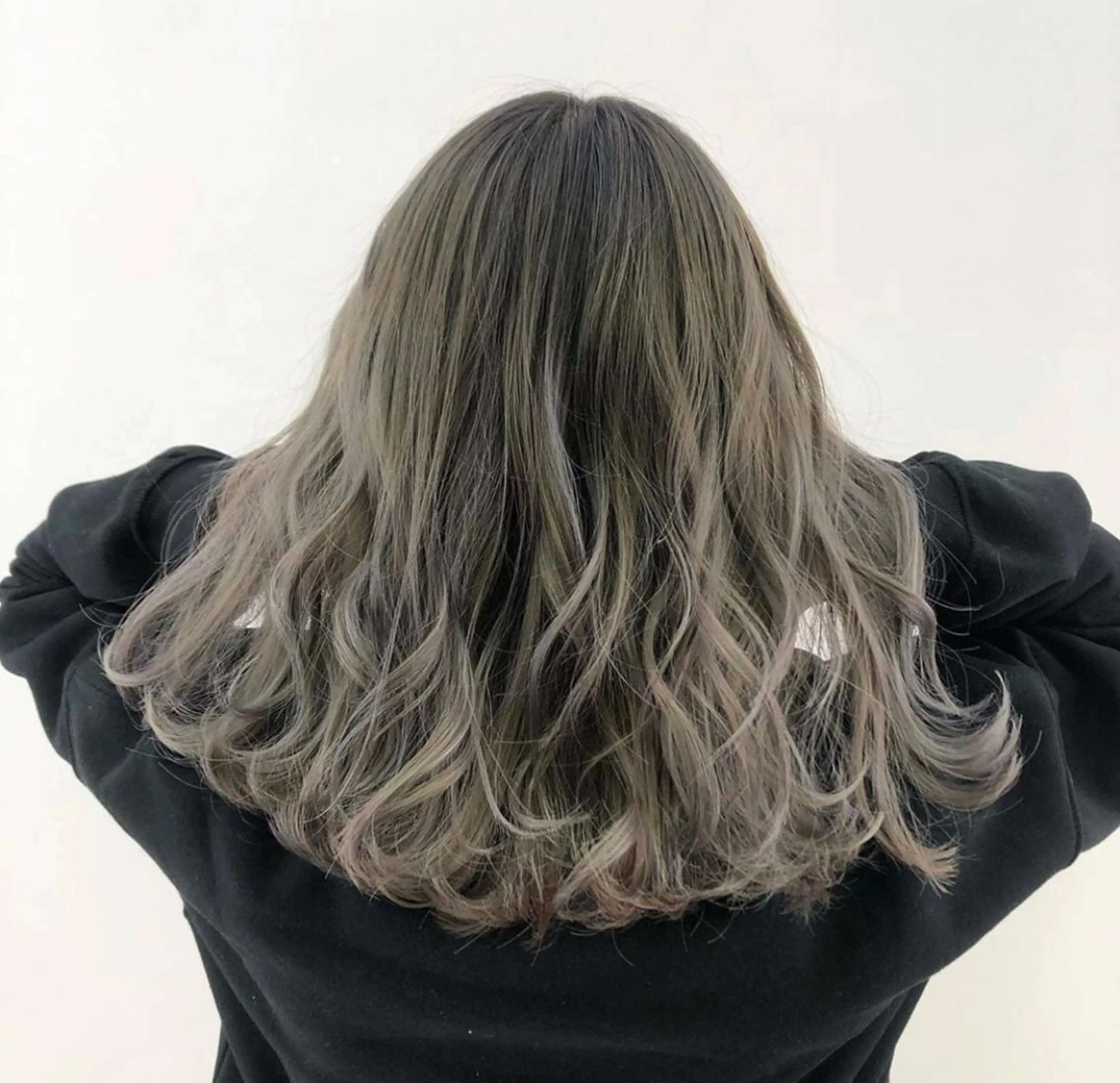 ロング アダチ コウスケのヘアスタイル