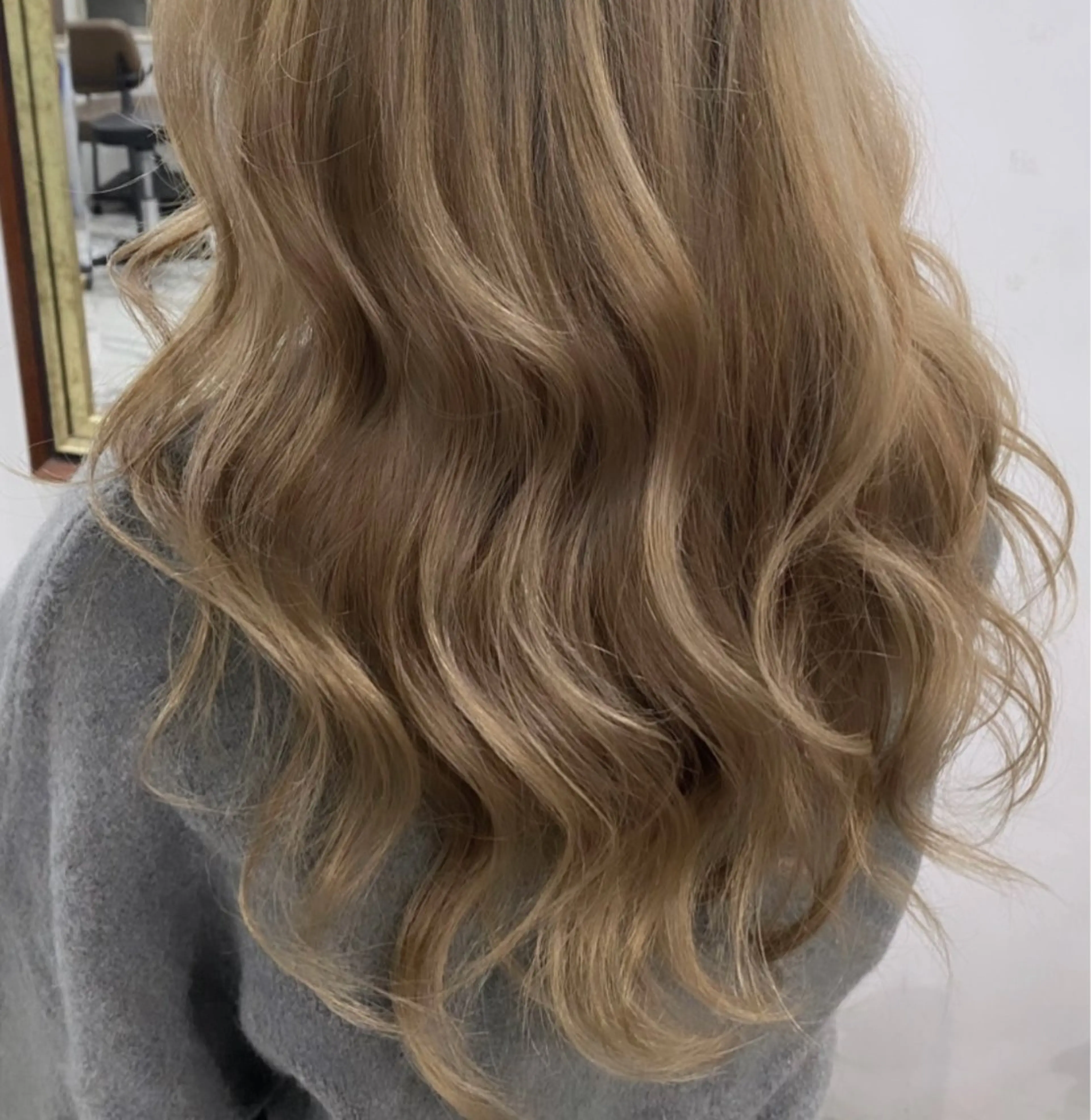 ロング カラー ヘアカラー トリートメント 👑圧倒的カラー👑 佐々木祐希のヘアスタイル