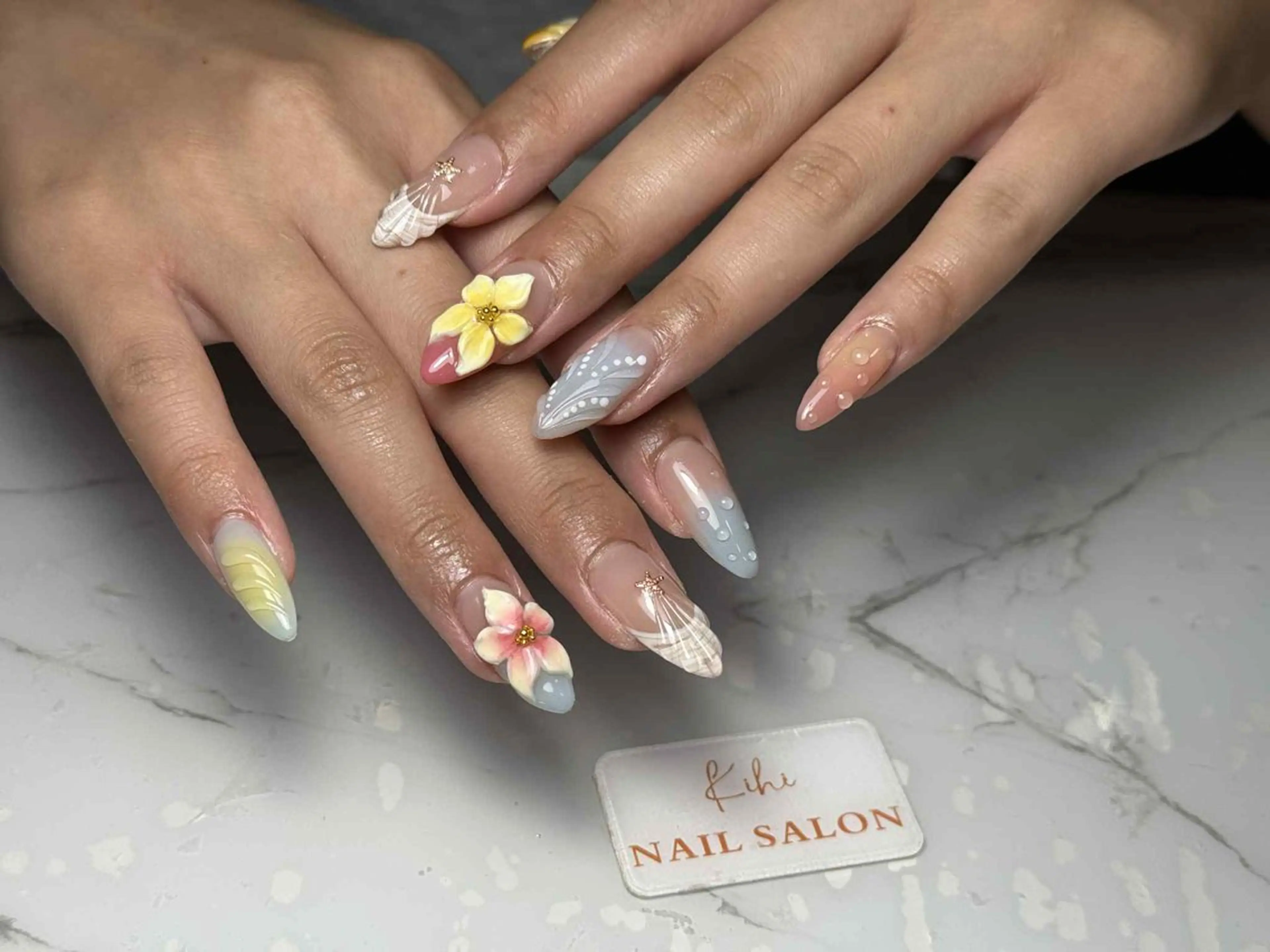 ネイル アートネイル フレンチネイル ジェルネイル グラデーション 韓国ネイル ハンドネイル 💕鈴木ユリ パラジェル/オフ無料のネイルデザイン