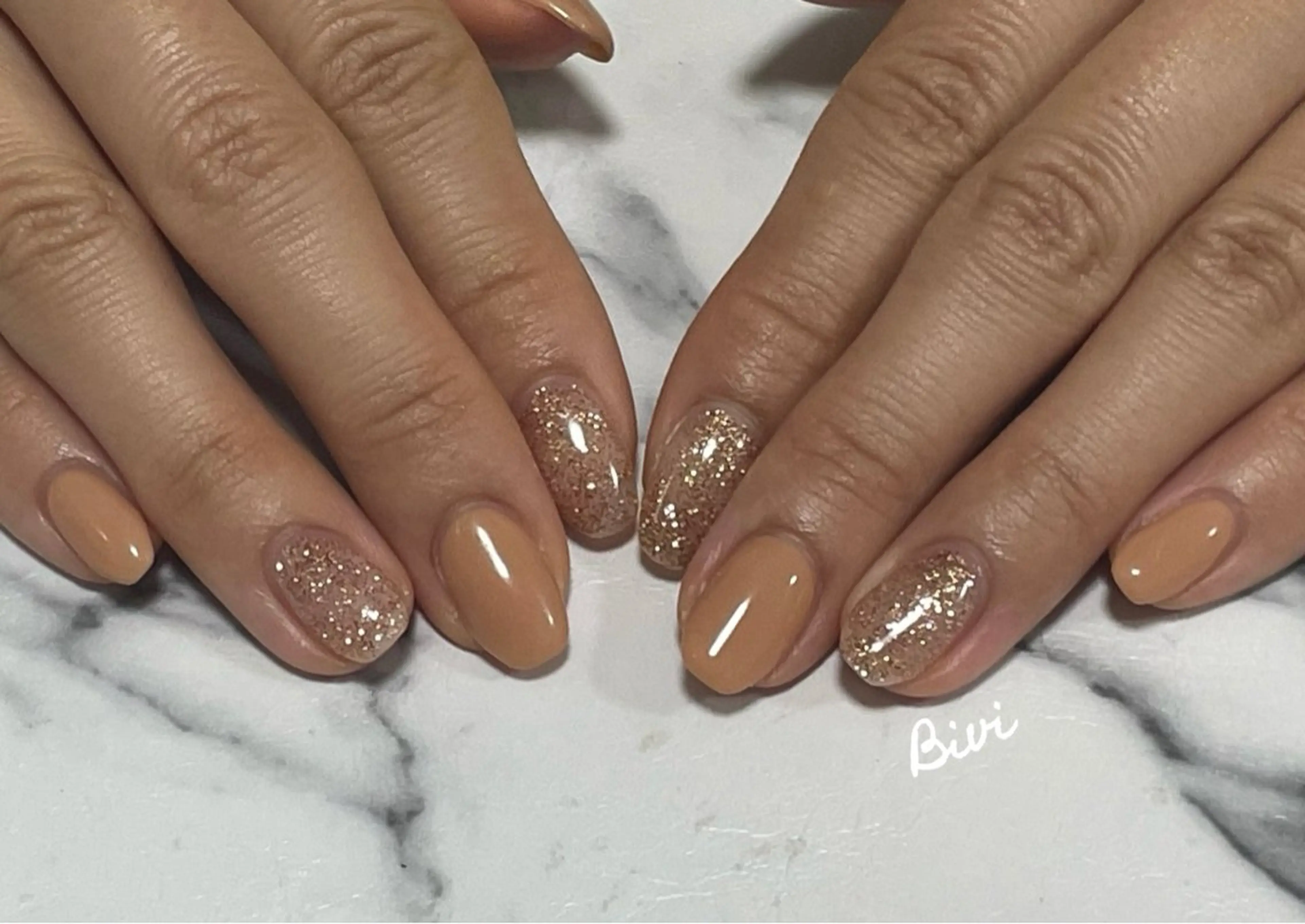 ネイル アートネイル フラッシュネイル ラメ(グリッター) シルバー スクエアネイル ハンドネイル ハンドケア ♡Bivi♡自爪に 優しいネイルサロンのネイルデザイン