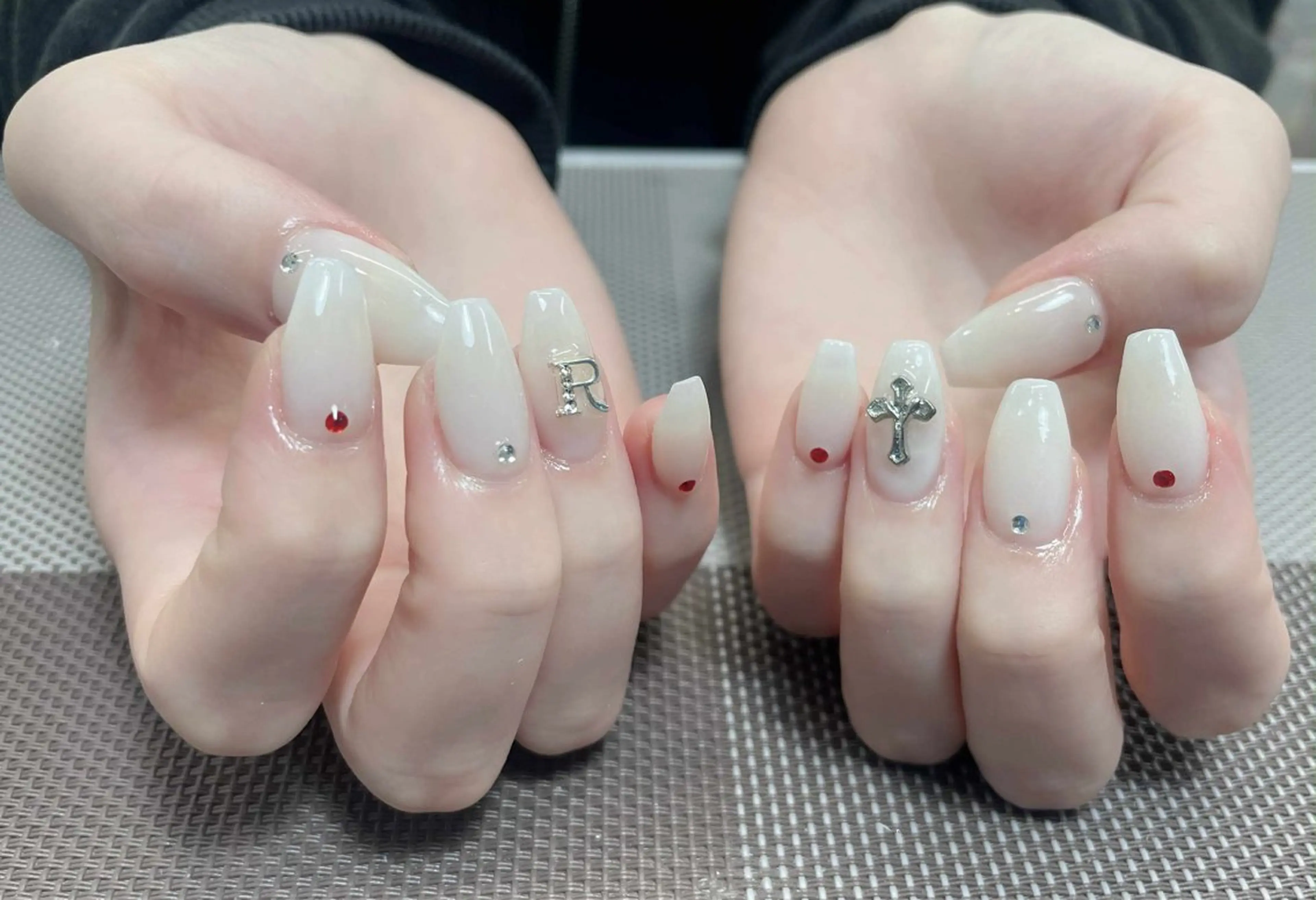 ネイル クリアネイル ジェルネイル ロングネイル 持ち込み パラジェル ハンドネイル 中野駅から2分 MEO NAILのネイルデザイン