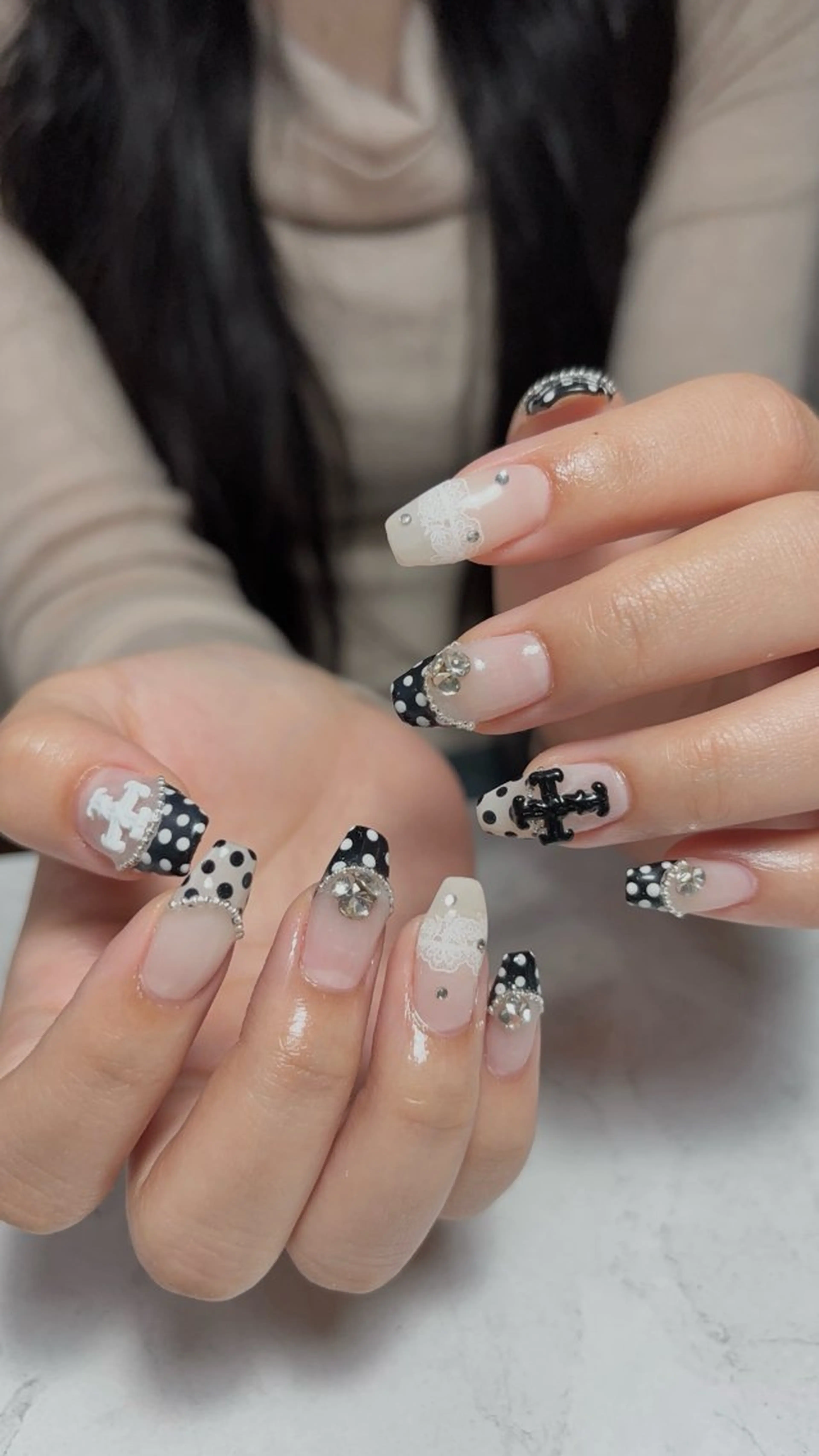 ネイル ドット フレンチネイル nanami ☘︎ ݁˖.ᐣ ˚⋆のネイルデザイン