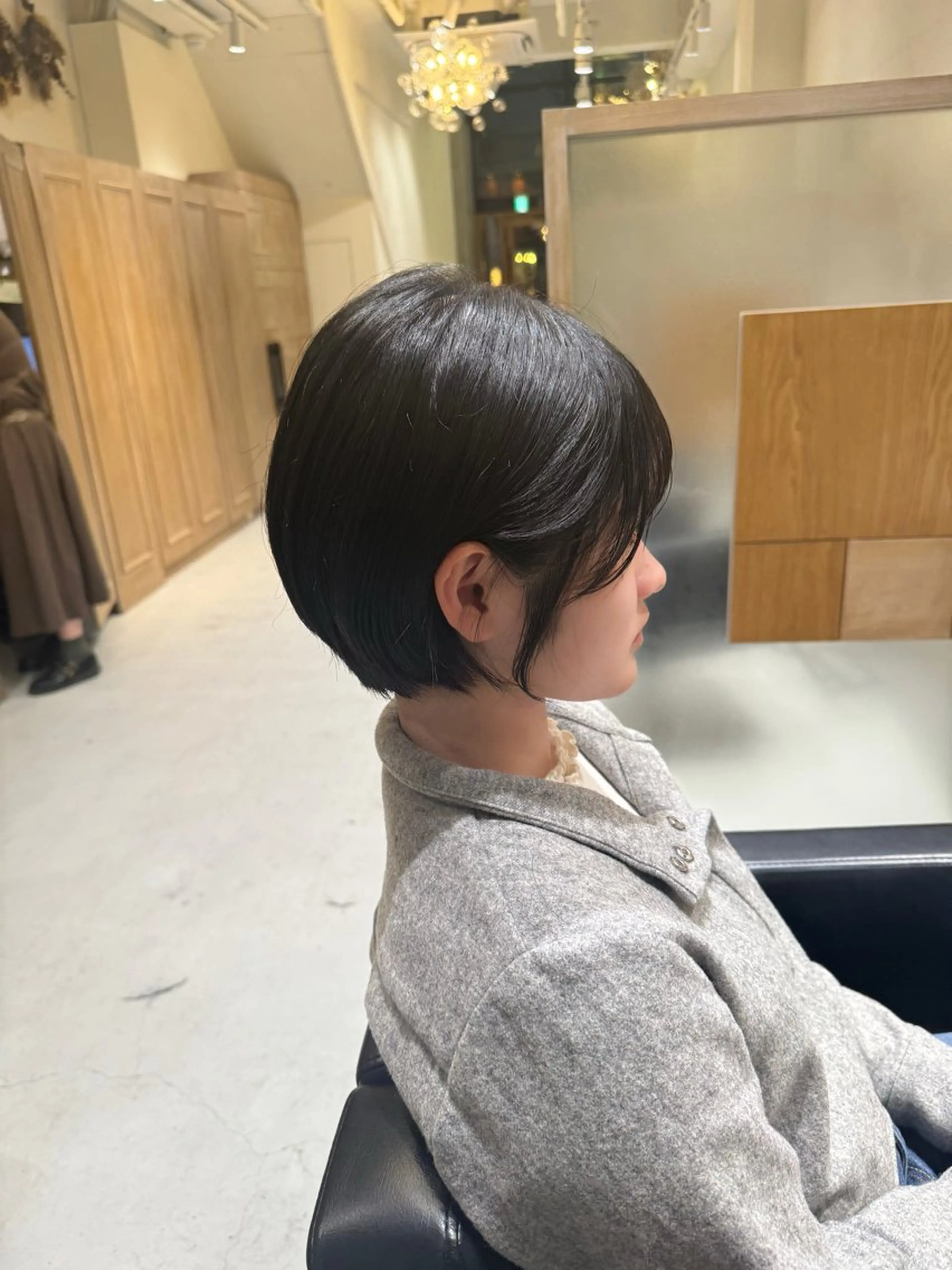 ショート くびれヘア ショートヘア カット トリートメント 透明感カラー/顔周り カット/レイヤーにかのヘアスタイル