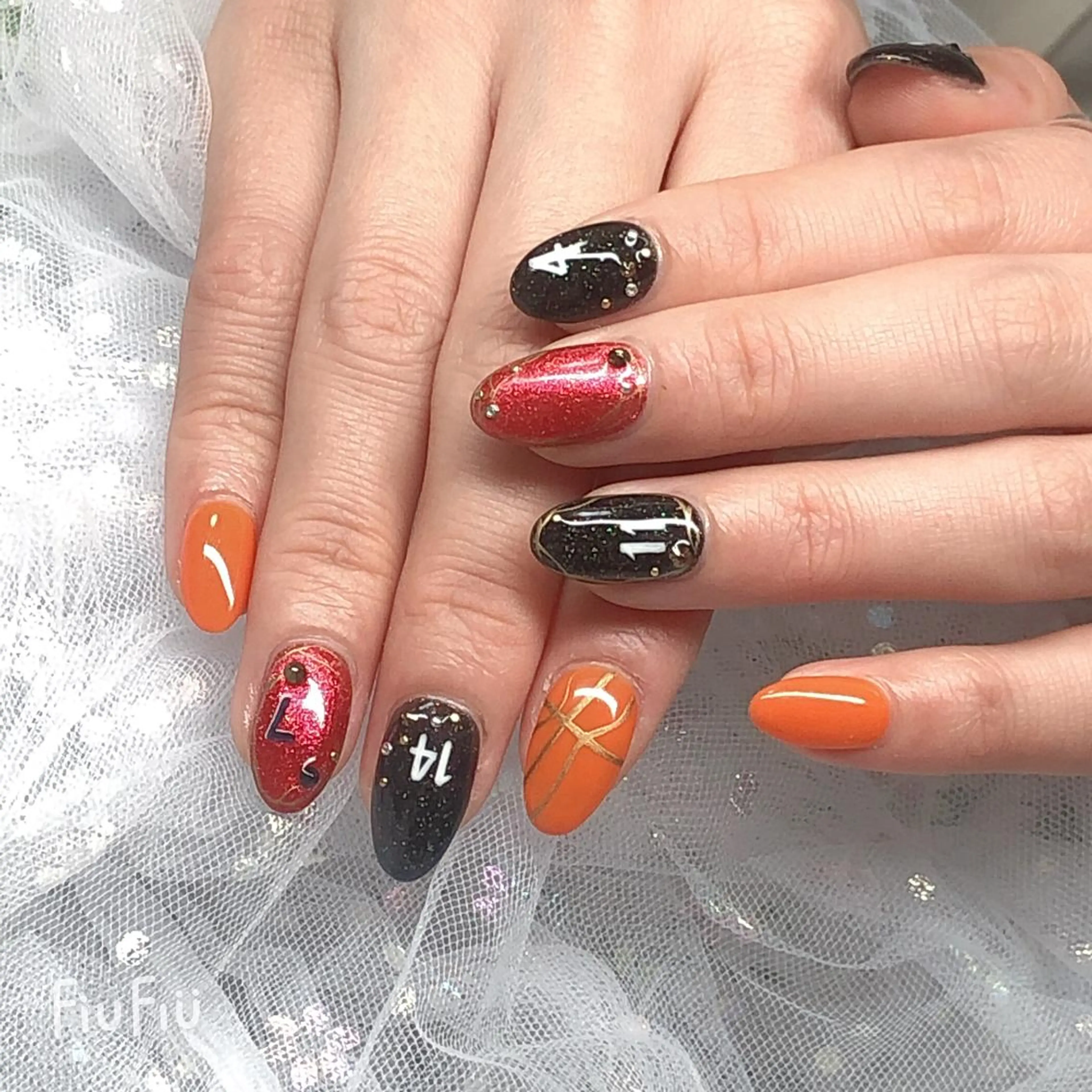 ミディアム ネイル ハンドネイル ハンドケア ハク キのネイルデザイン