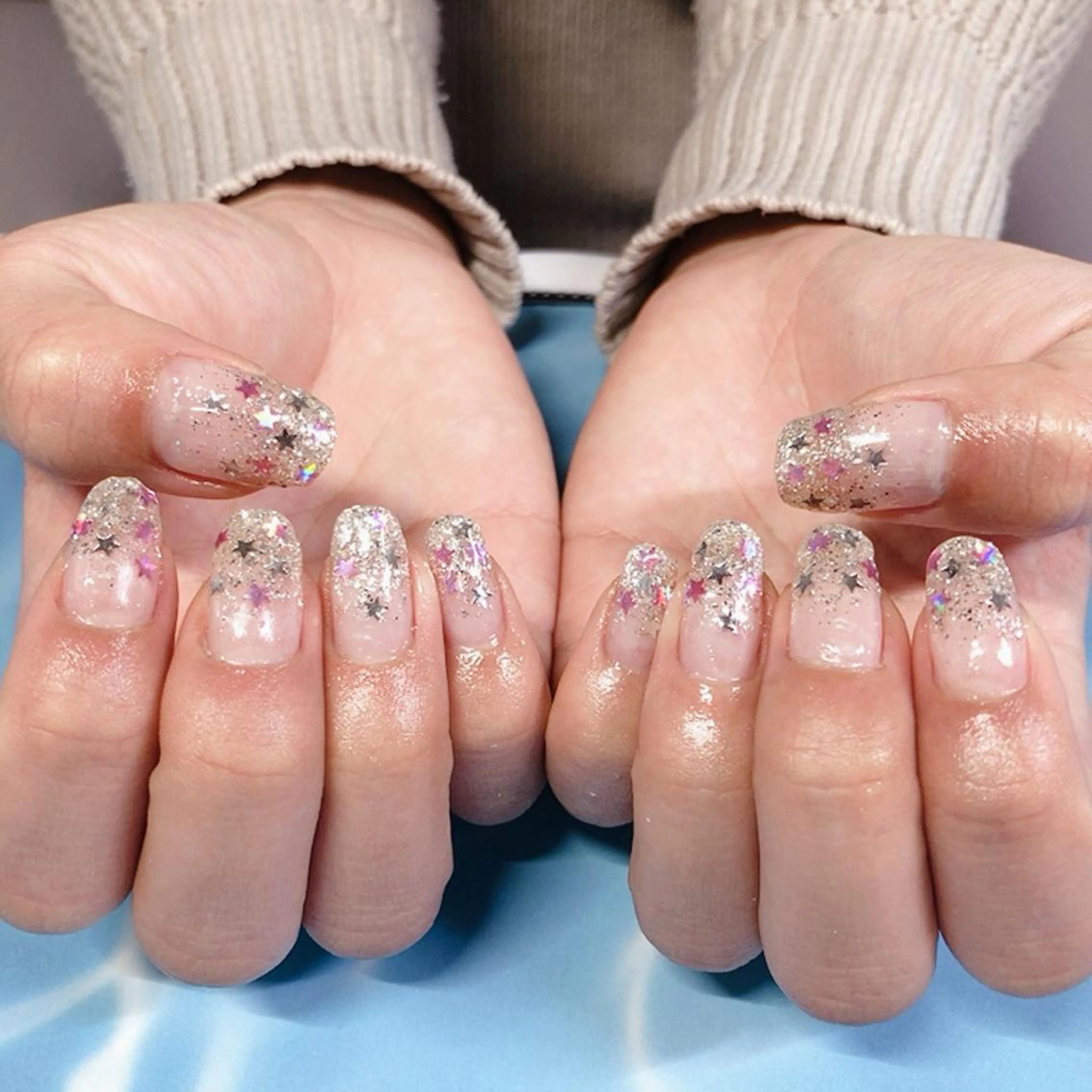 ネイル グラデーション ホログラムネイル ラメ(グリッター) ラメグラデーション 奥園 良恵のネイルデザイン