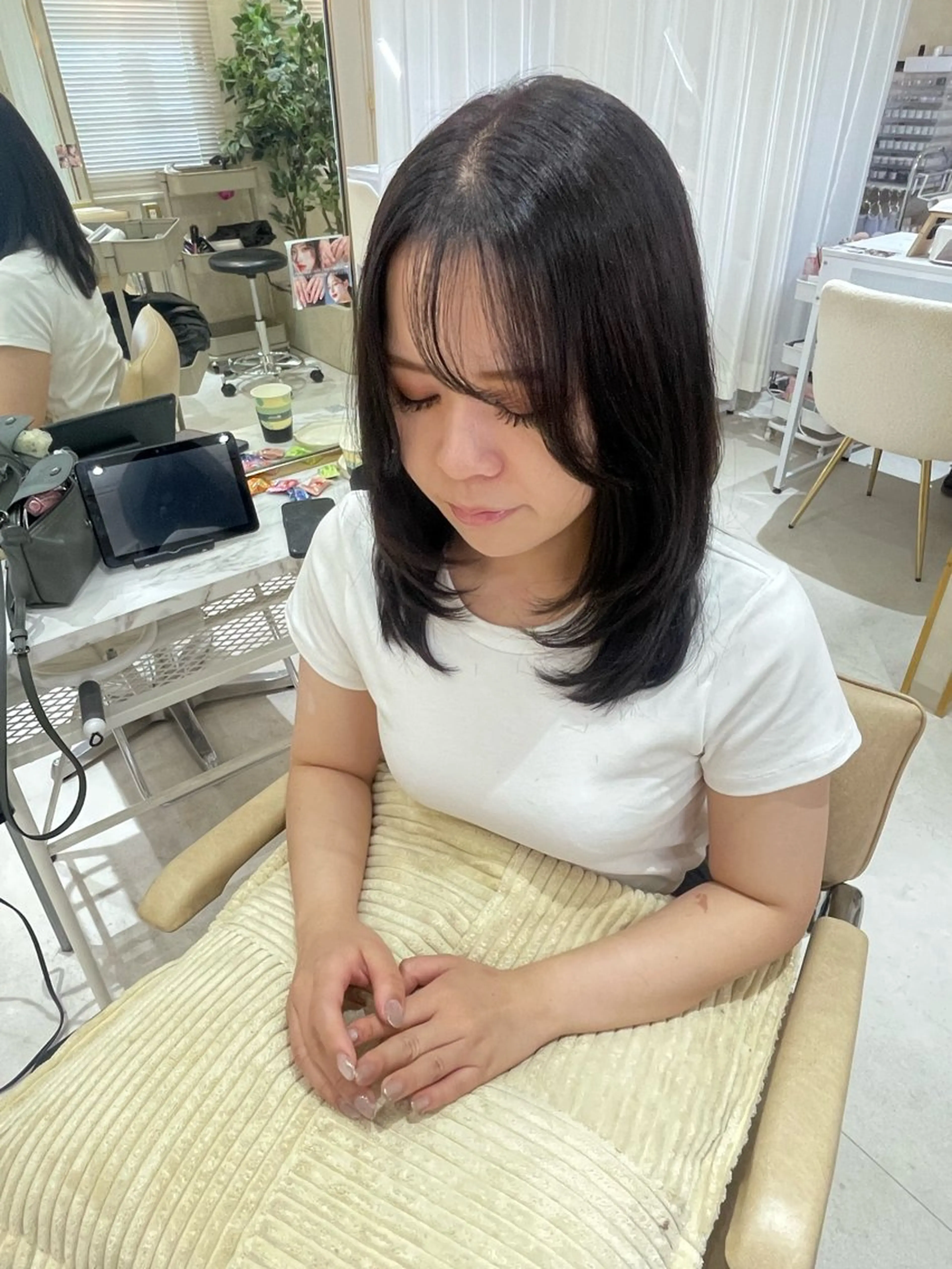 ミディアム レイヤーカット れな/Zina博多 トレンド/顔周りのヘアスタイル