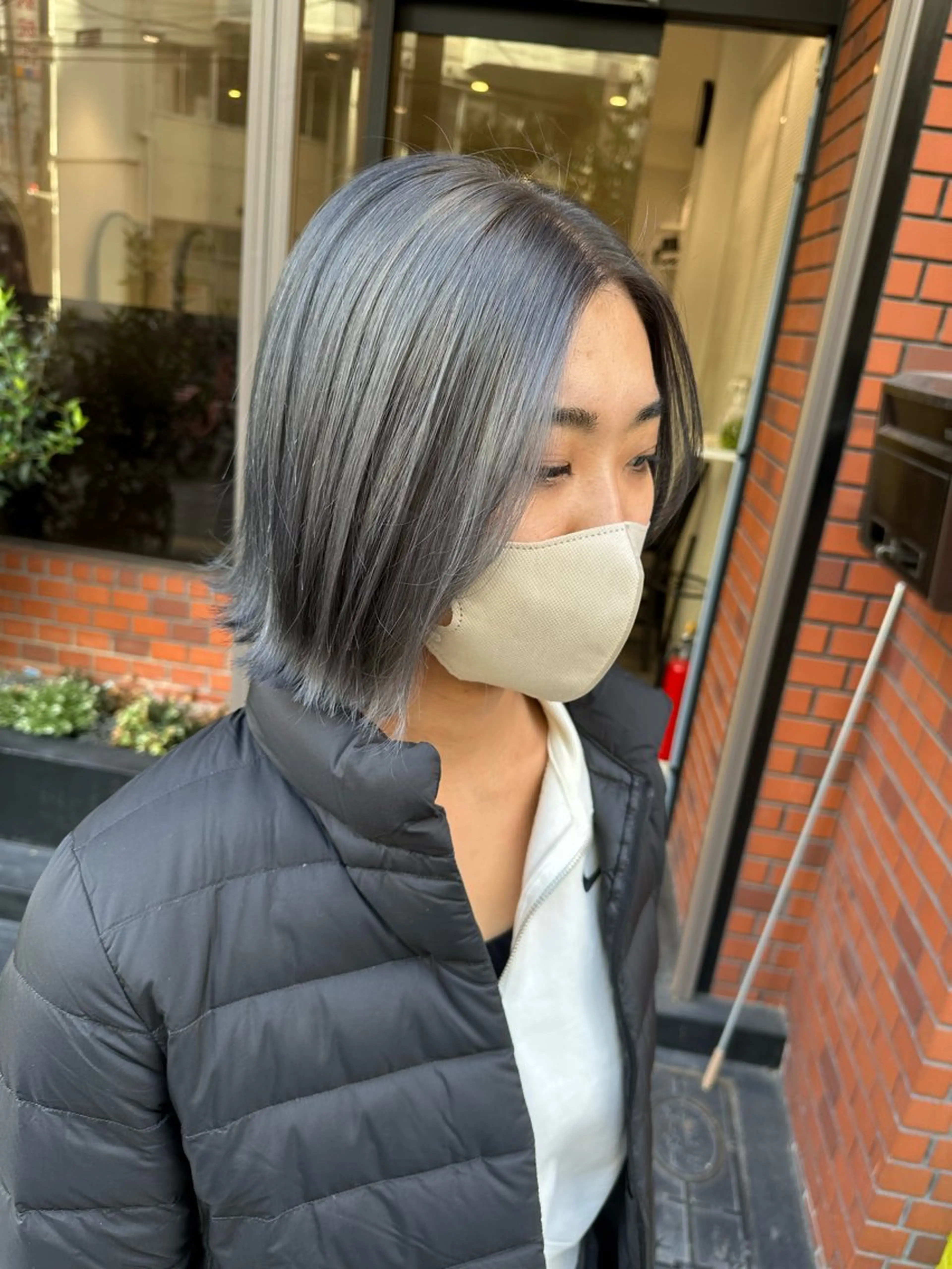 ミディアム カラー シルバー カット ヘアカラー トリートメント 艶髪レイヤー上田 紗也🇰🇷💗のヘアスタイル