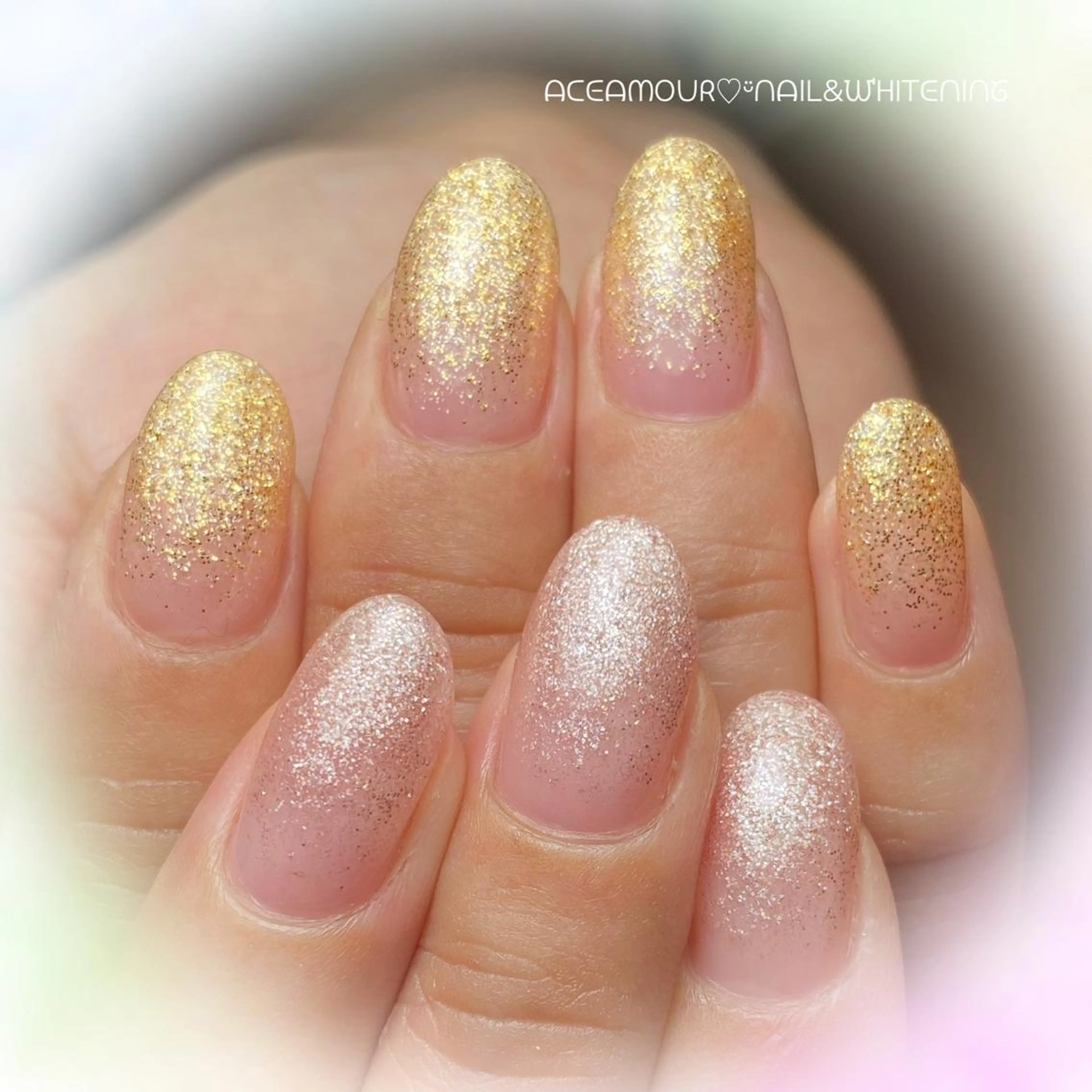 ネイル グラデーション ラメ(グリッター) ラメグラデーション ネイル/耳つぼ /新ホワイトニングのネイルデザイン