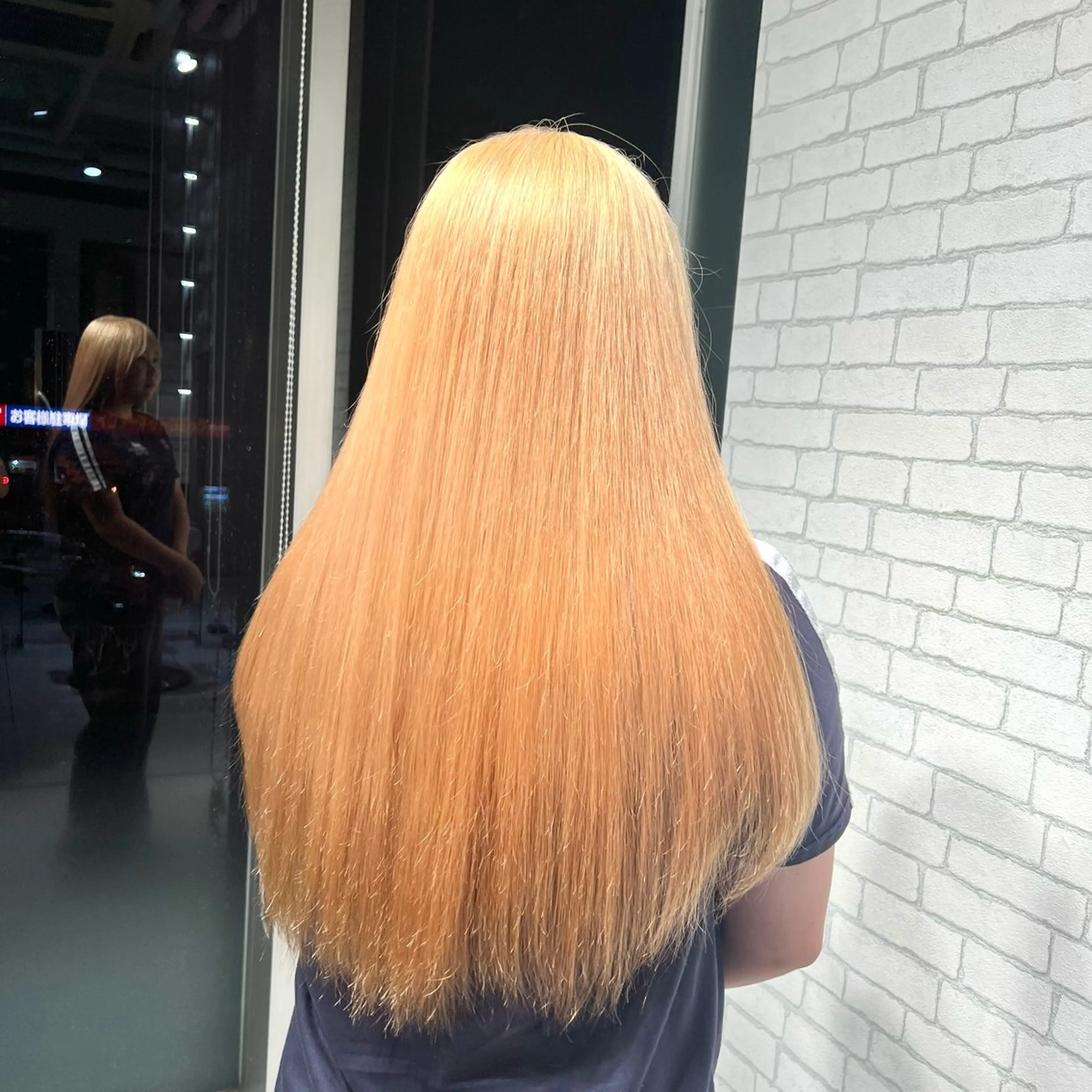 ロング カラー 抜きっぱなしブロンド ヘアカラー トリートメント stylist 🐶内藤 成香のヘアスタイル