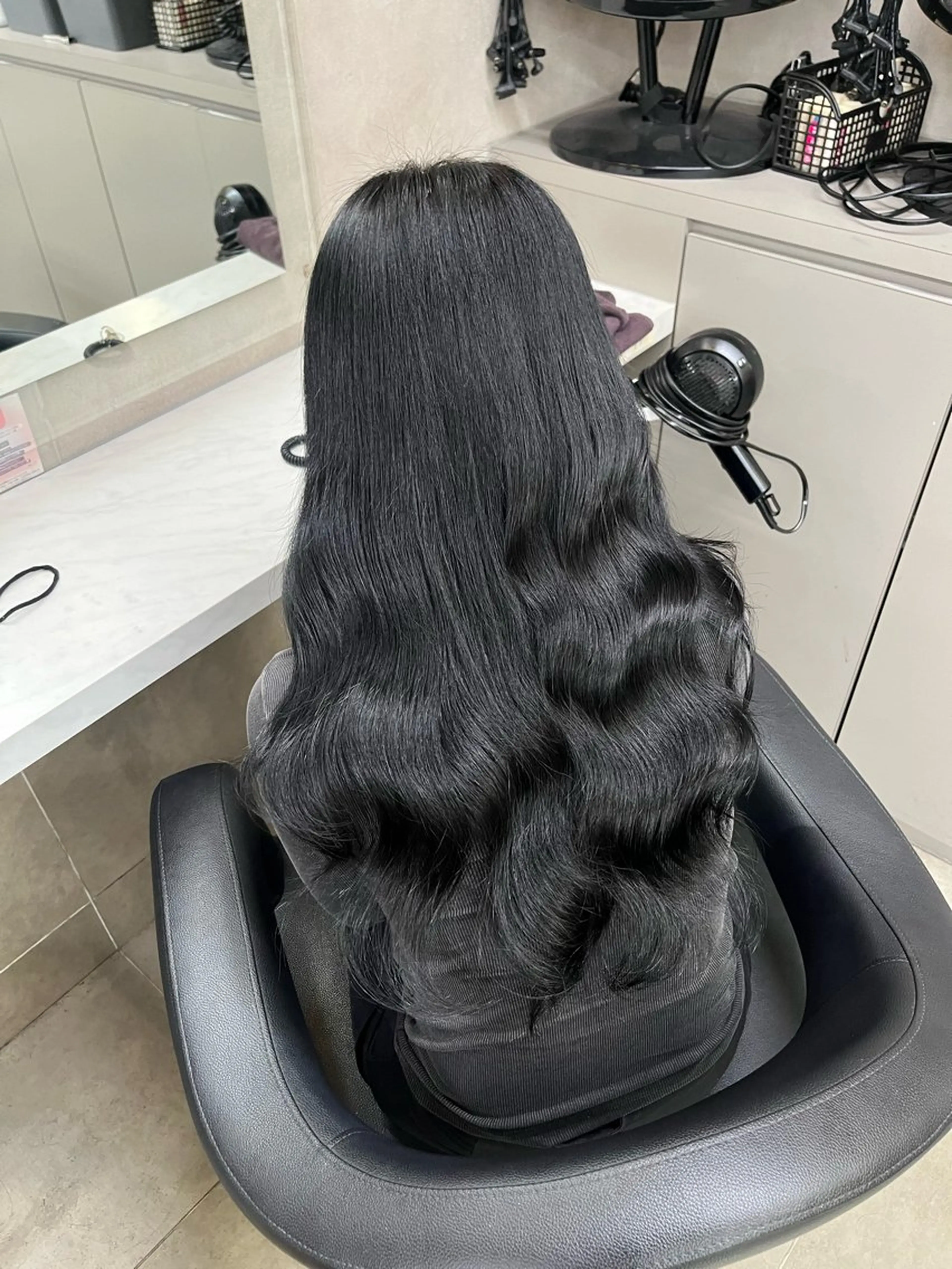 ロング 寒色＆ブリーチ特化 寒色MiOのヘアスタイル