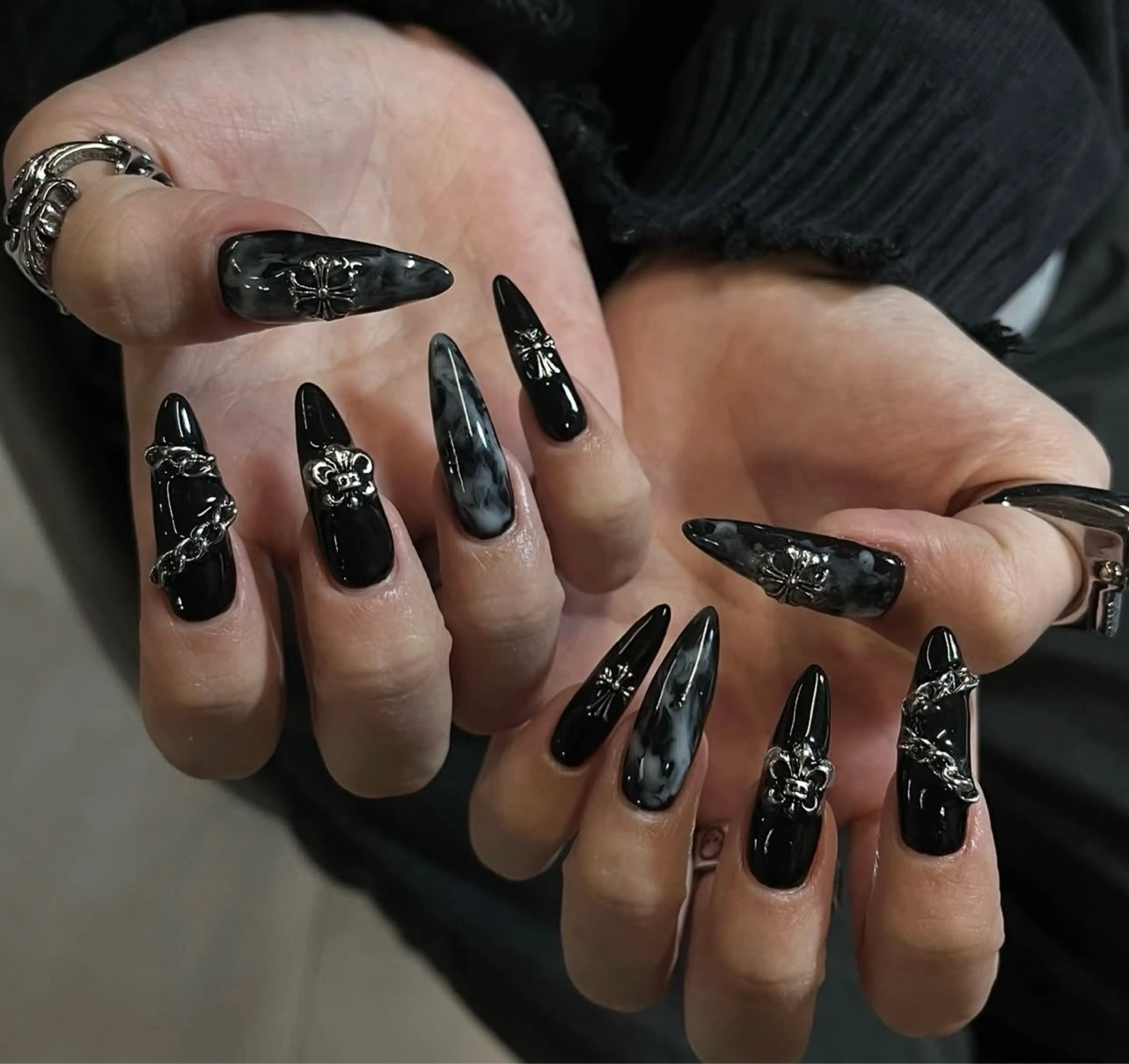 ネイル グラデーション キラキラネイル ワンカラーネイル 冬ネイル Jenn Nail Salonのネイルデザイン