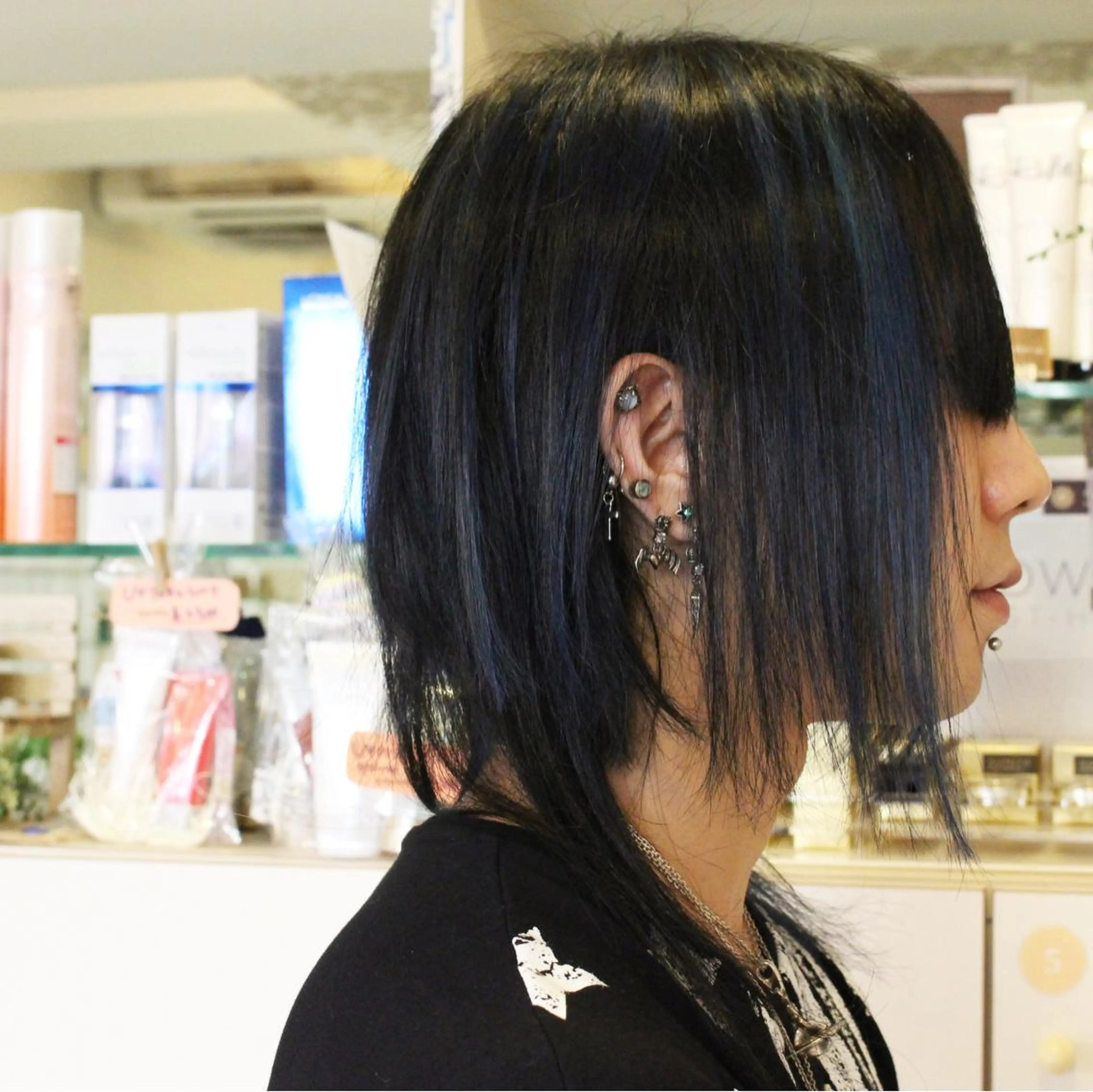 ミディアム カラー ブルーカラー ハイライトカラー インナーカラー ハイライト 松本 美香のヘアスタイル