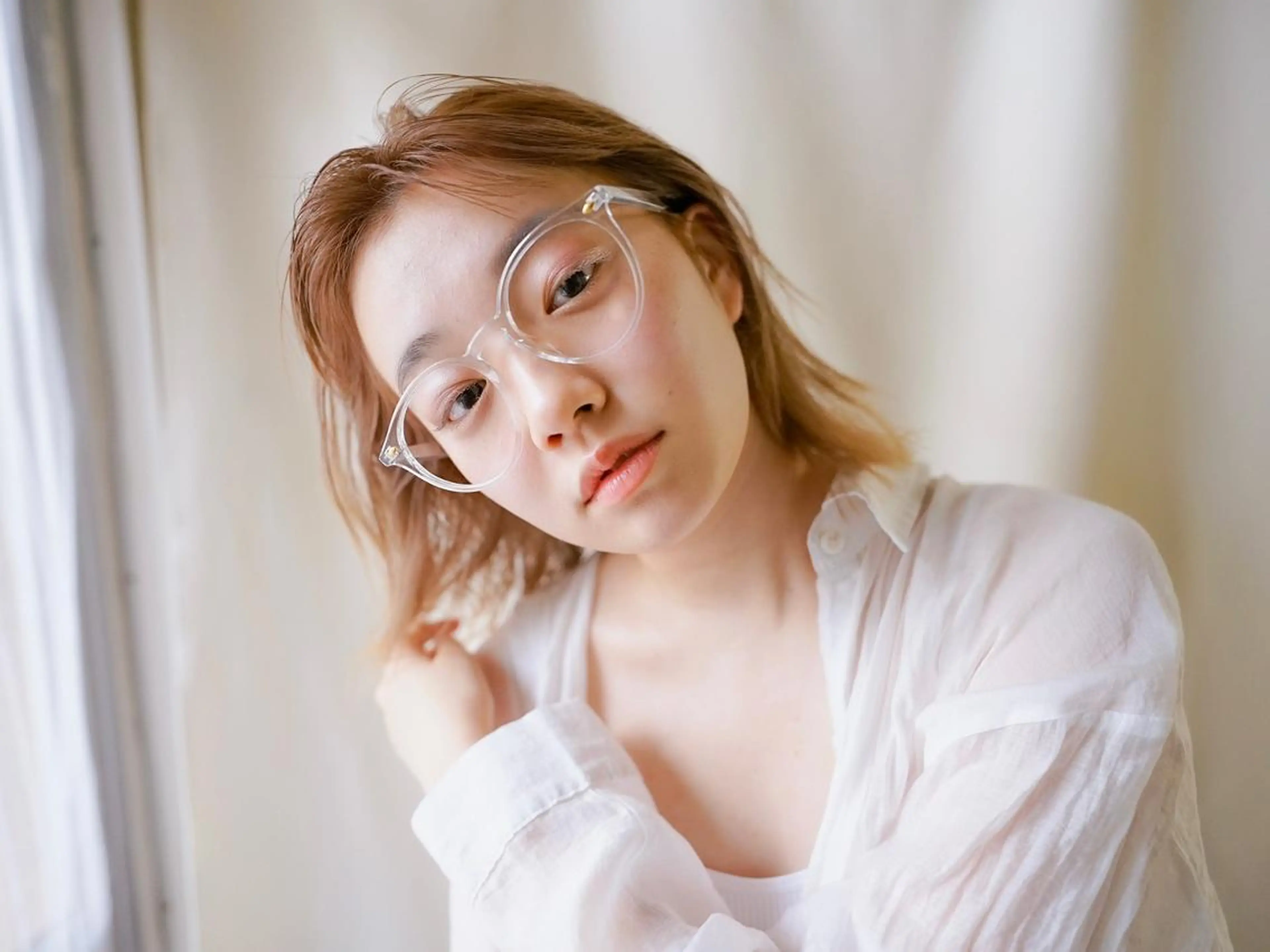 セミロング パーマ ヘアアレンジ カラー アディクシーカラー アッシュ バレイヤージュ ベージュカラー ブリーチ newi grande 横浜店のヘアスタイル