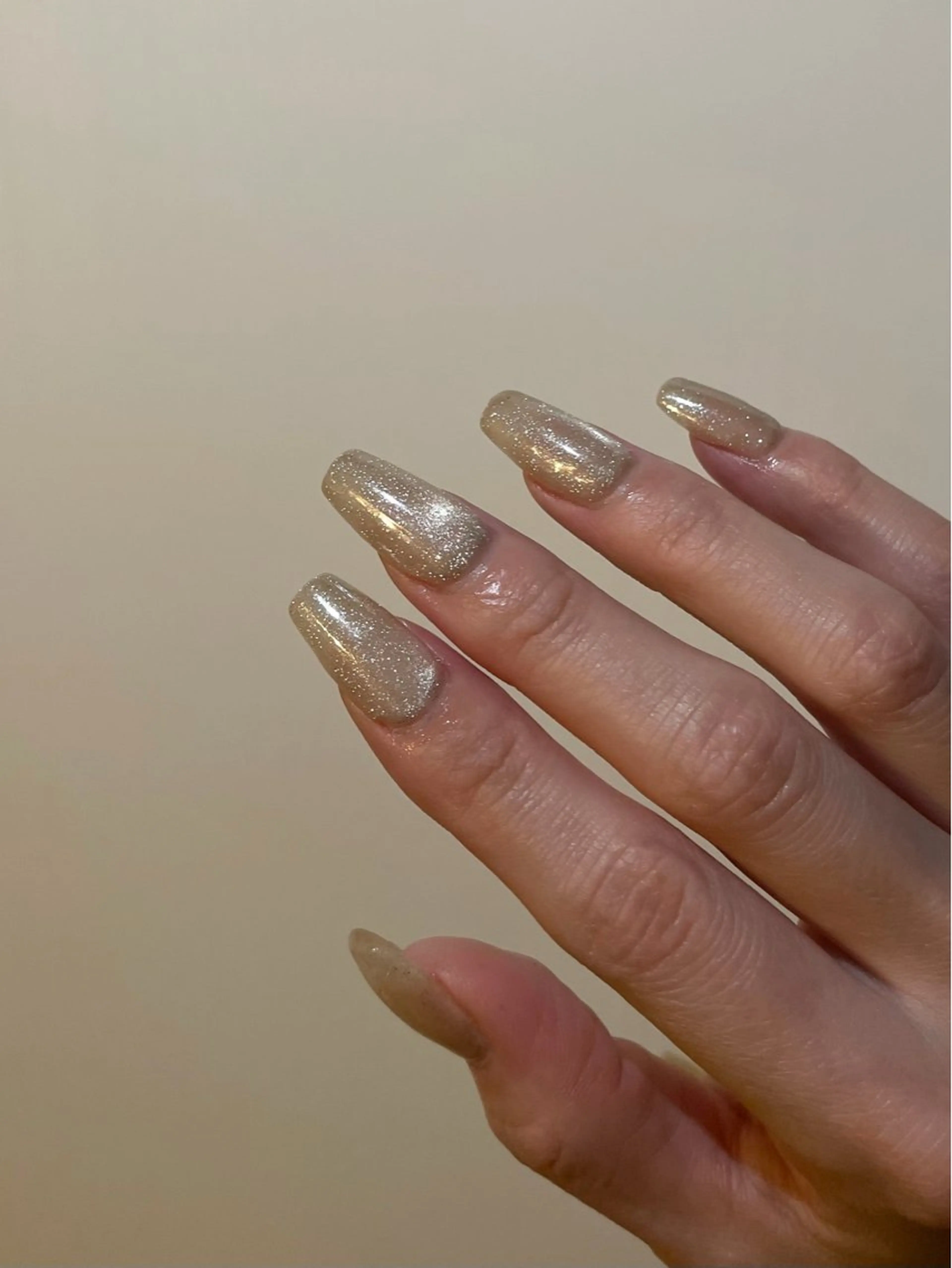 ネイル ハンドネイル anyora nail salon所属・大人ワンホン キラキラ／Ayanoのネイルデザイン