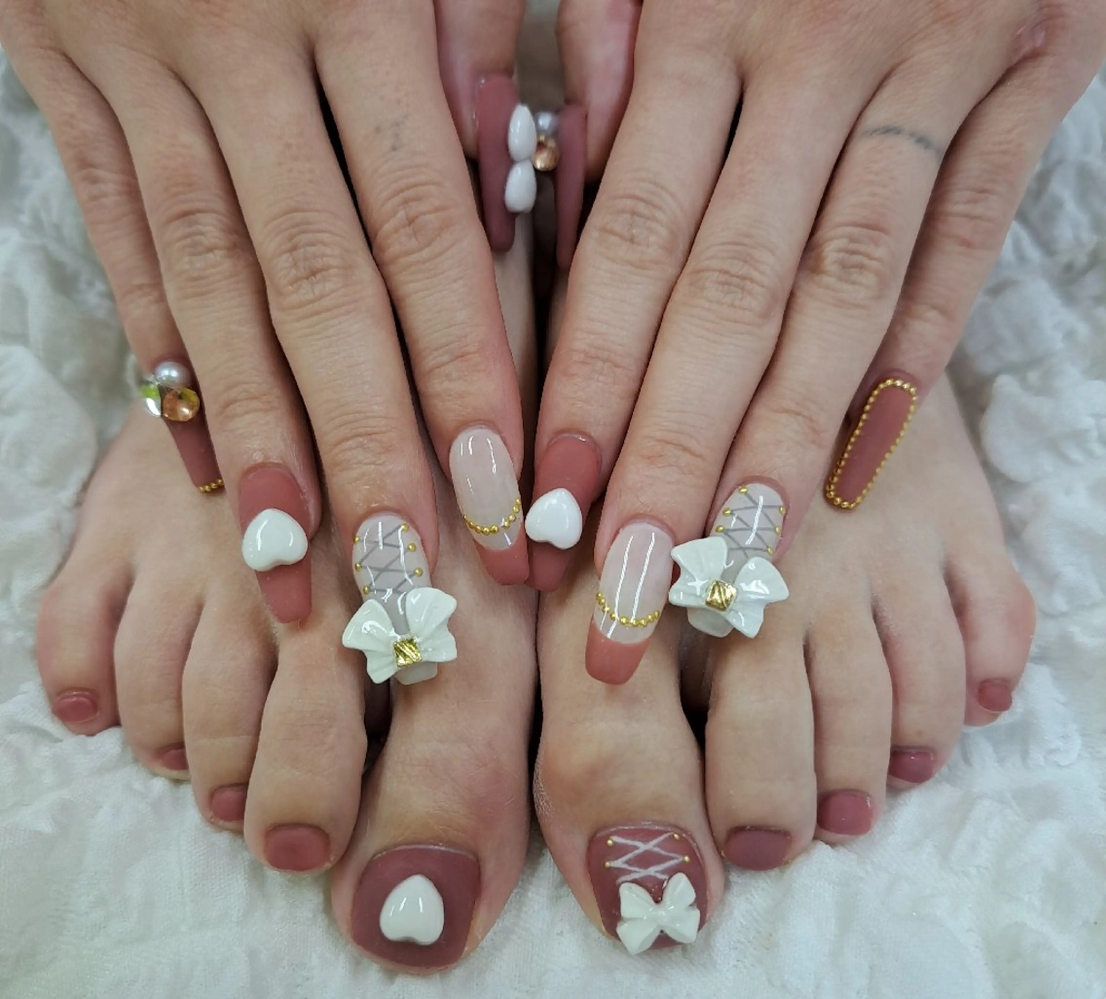 ネイル チークネイル フレンチネイル ジェルネイル ガーリー ハート 河野ちえ (雑誌掲載サロン)のネイルデザイン