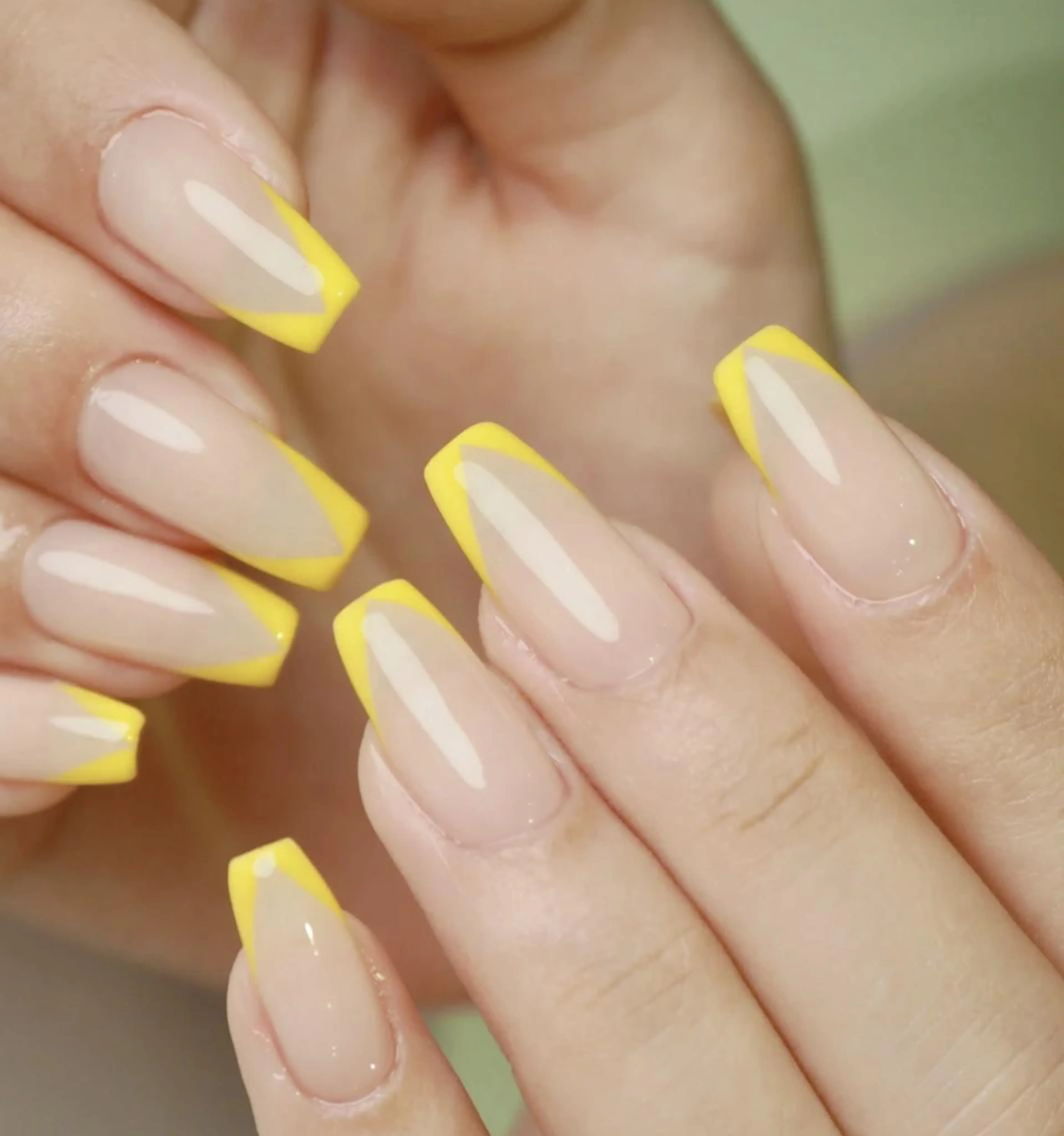 ネイル 長さ出し ネイルチップ Queens PUPUのネイルデザイン