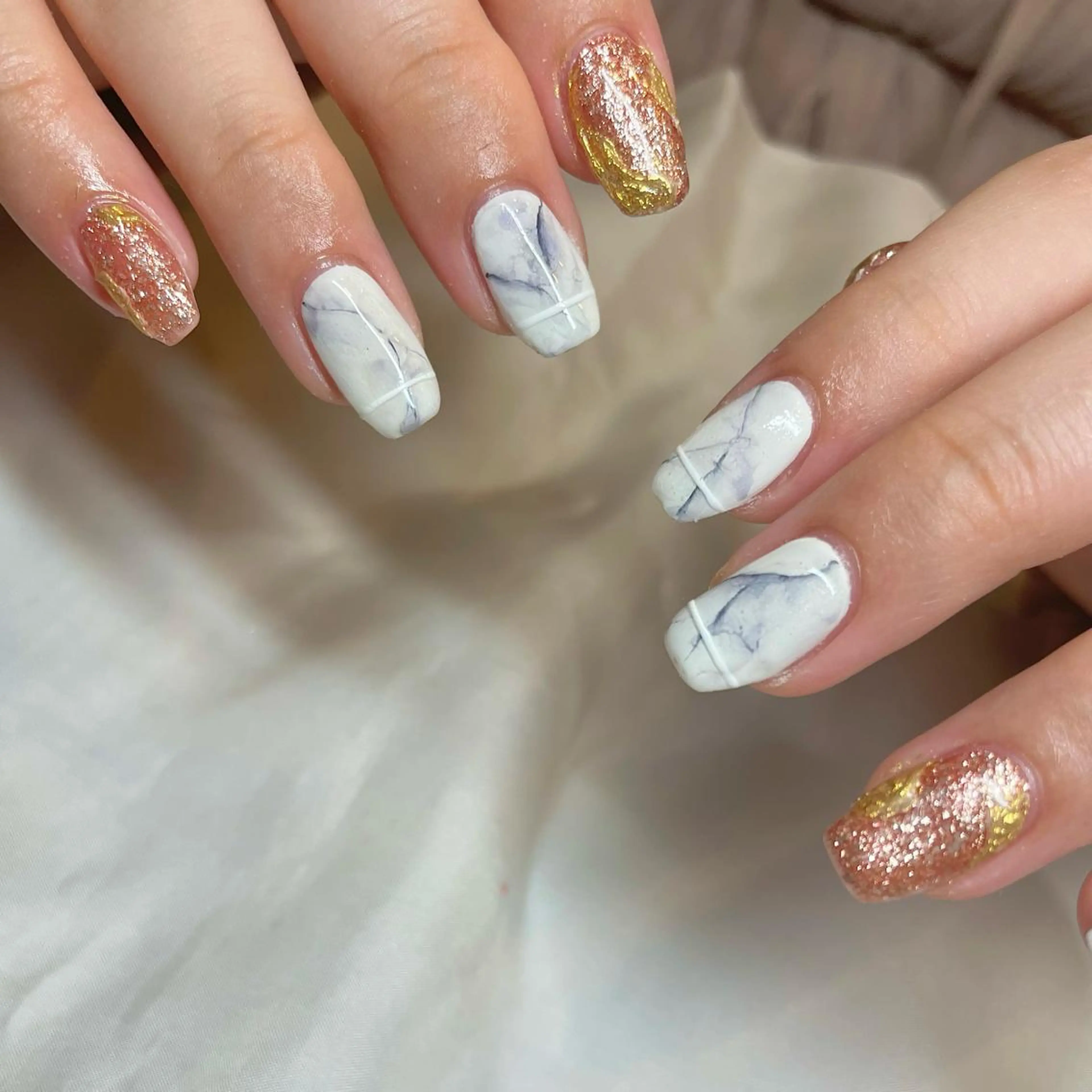 ミディアム カラー パーマ ヘアアレンジ メンズ キッズ ネイル マツエク・マツパ アイブロウ 大理石ネイル(マーブル) ハンドネイル ハンドケア nail&eye Aoのマツエク・マツパデザイン