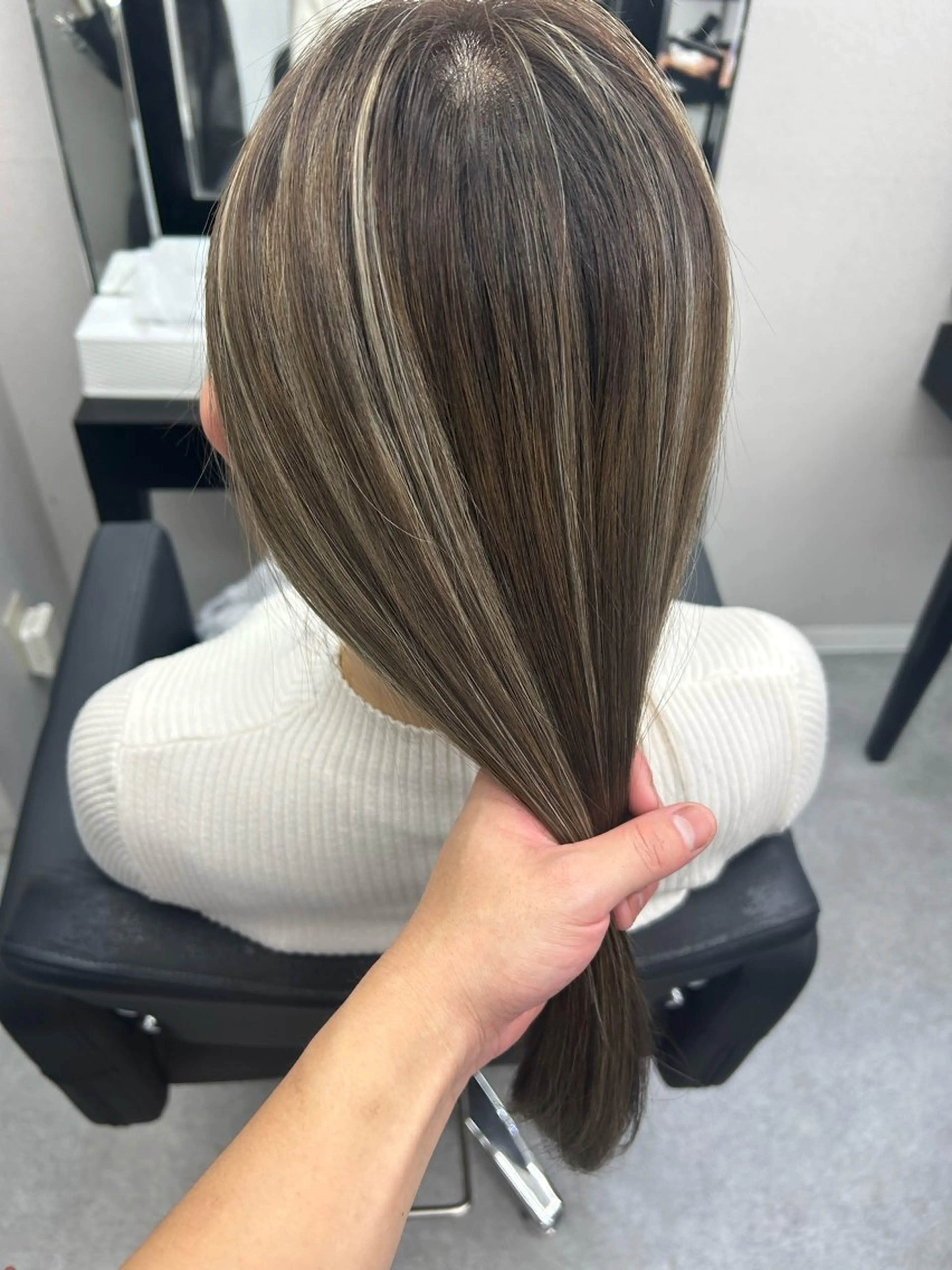 【デザインカラーモデル様募集】　　　　　　　　　　　　　　　ブリーチ一回ハイライトカラーの写真