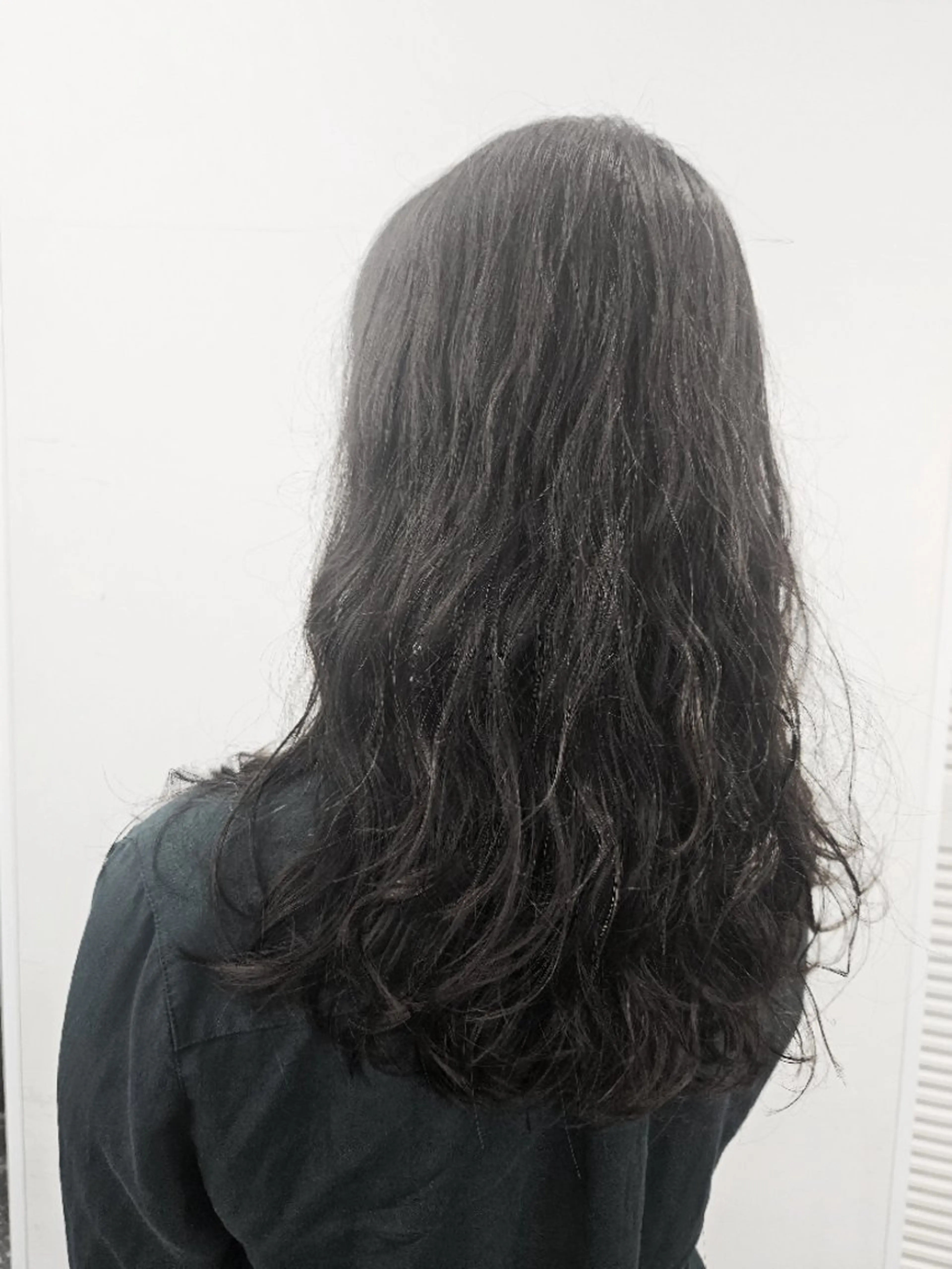 セミロング パーマ カラー セミロングパーマ レイヤーカット あいだ🐼ミニモ 限定クーポン掲載中のヘアスタイル