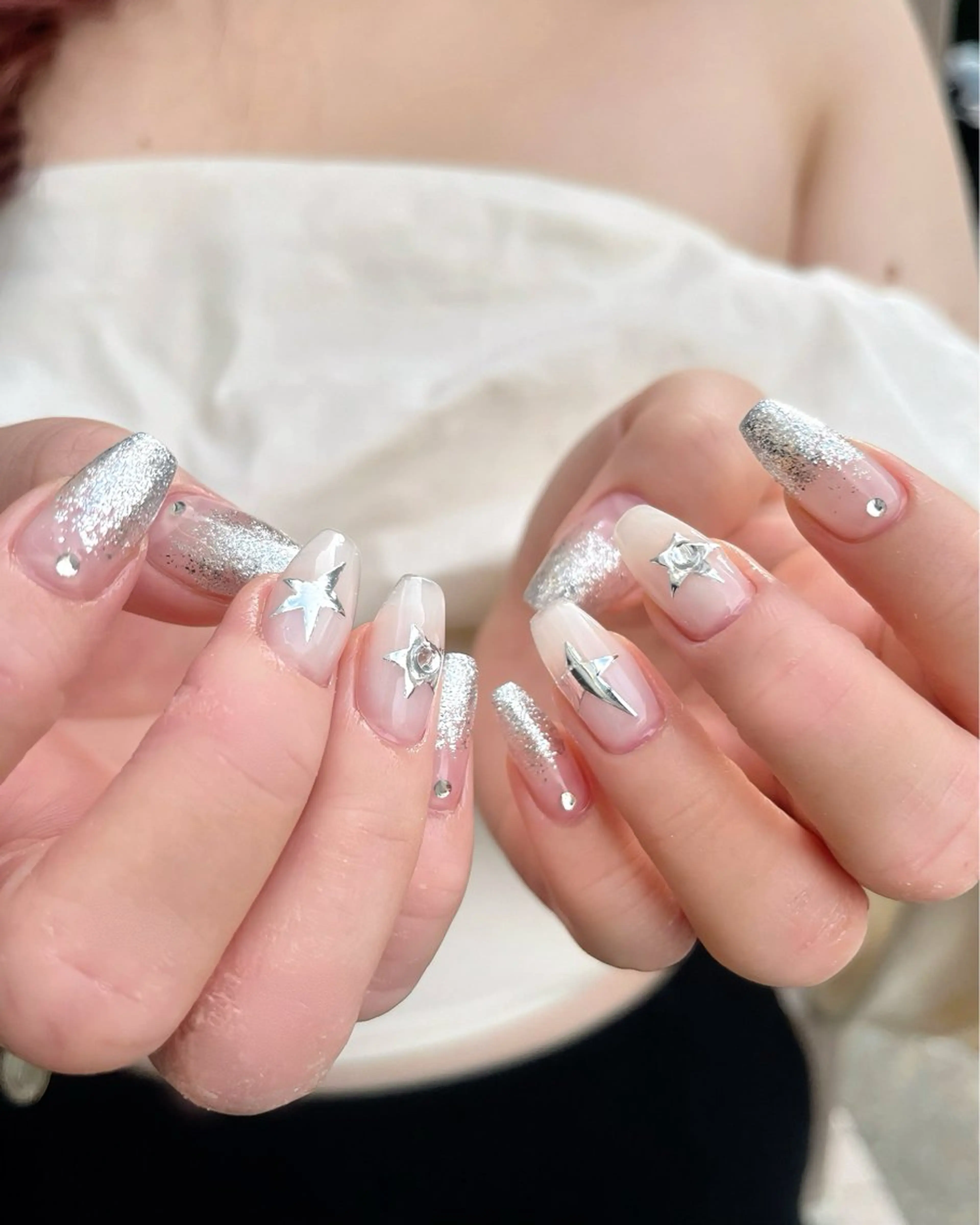 ネイル キラキラネイル ラメ(グリッター) ラメグラデーション シンプルネイル ハンドネイル ハンドケア 🎀NAIL🎀 AI🪄︎︎◝✩のネイルデザイン